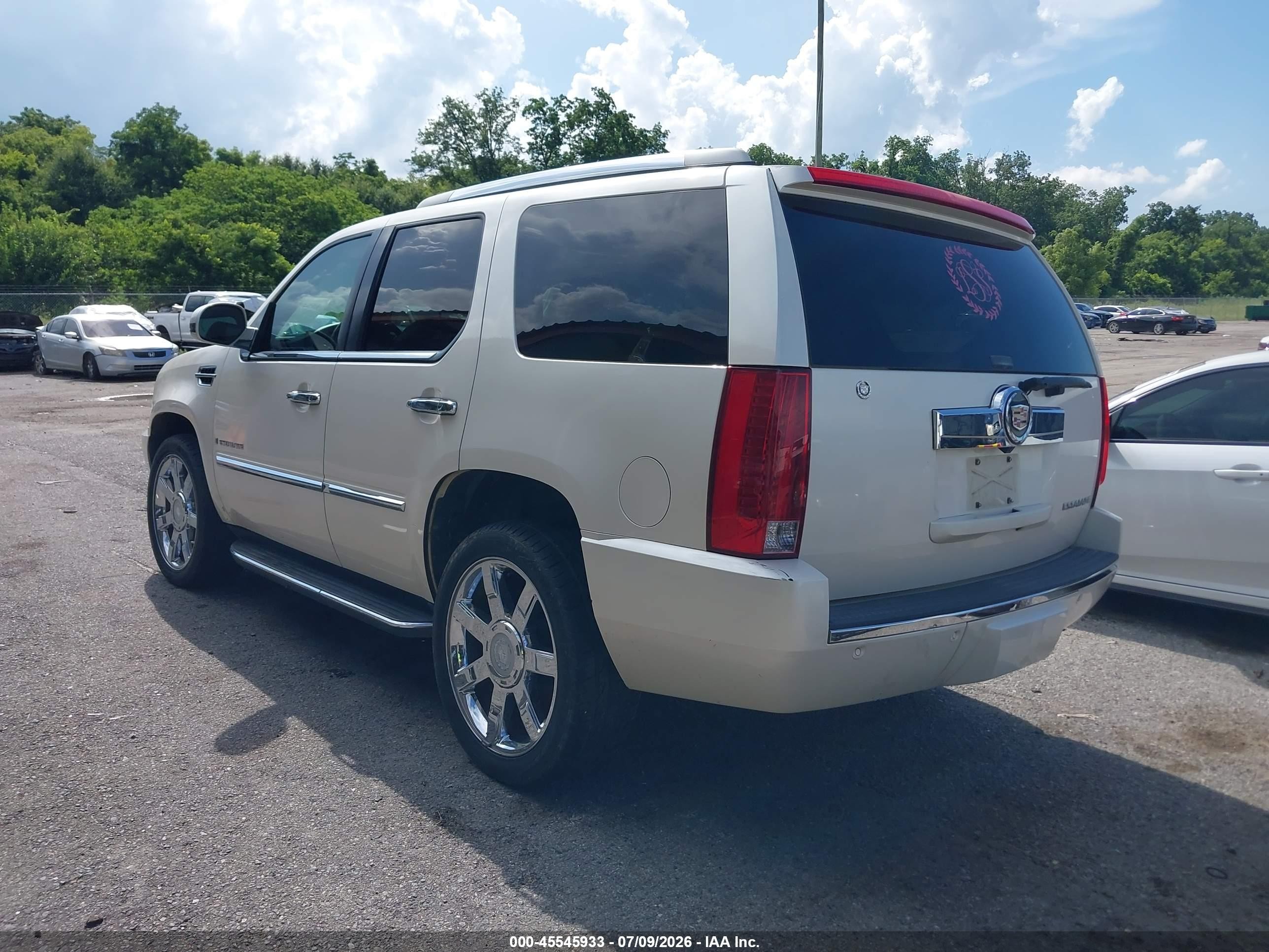 2008 Cadillac Escalade   White vin: 1GYFK63818R273586