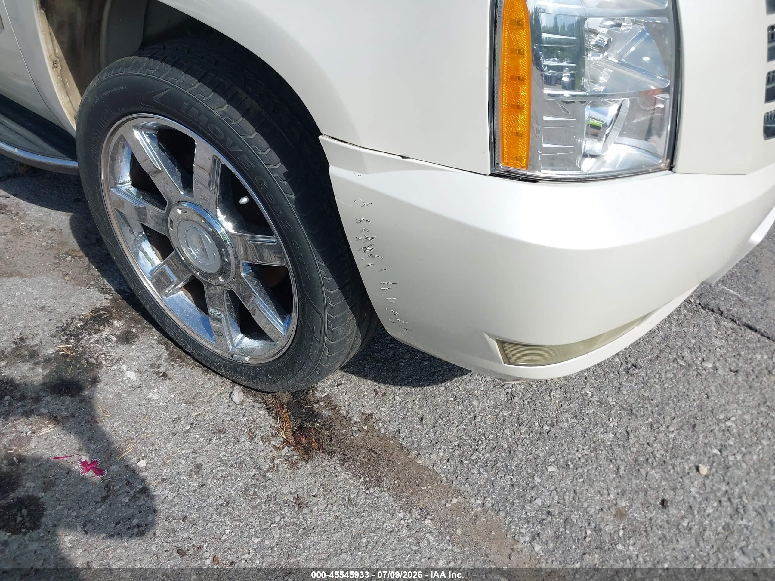 2008 Cadillac Escalade   White vin: 1GYFK63818R273586