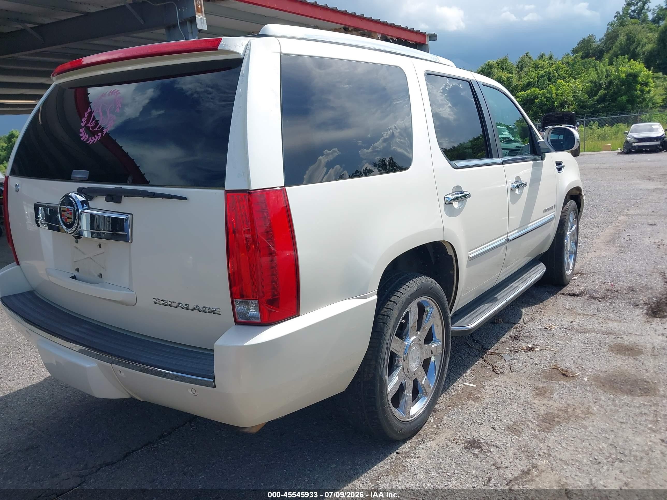 2008 Cadillac Escalade   White vin: 1GYFK63818R273586