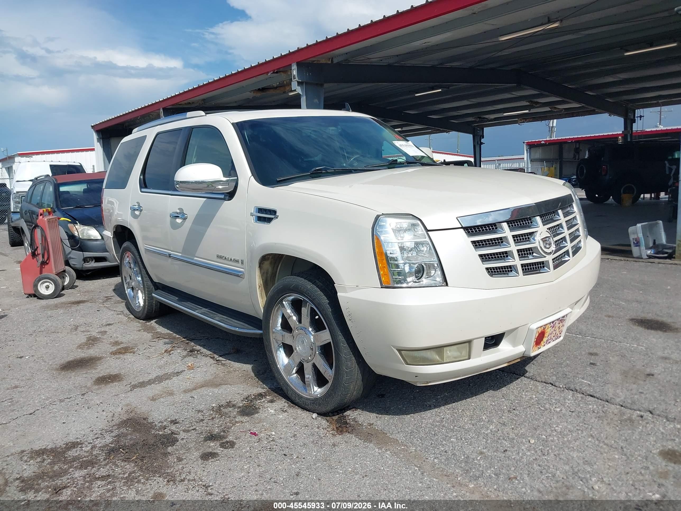 2008 Cadillac Escalade   White vin: 1GYFK63818R273586