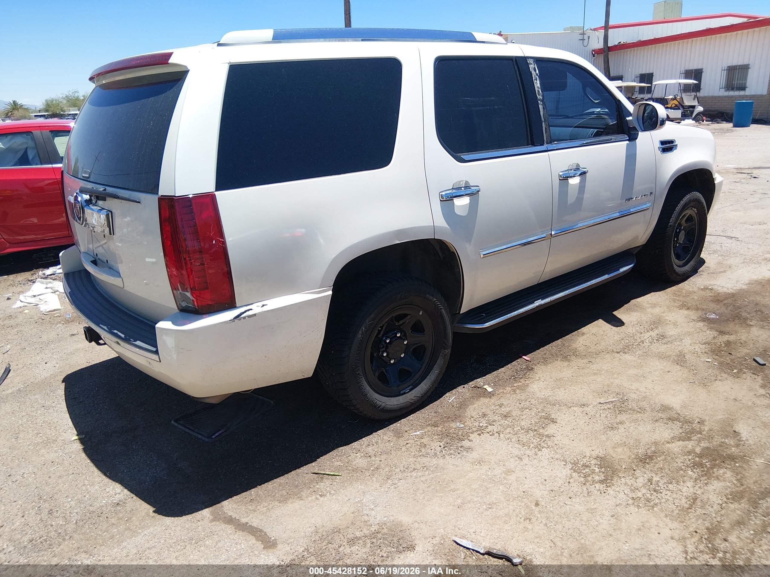 2007 Cadillac Escalade   White vin: 1GYFK63827R177237
