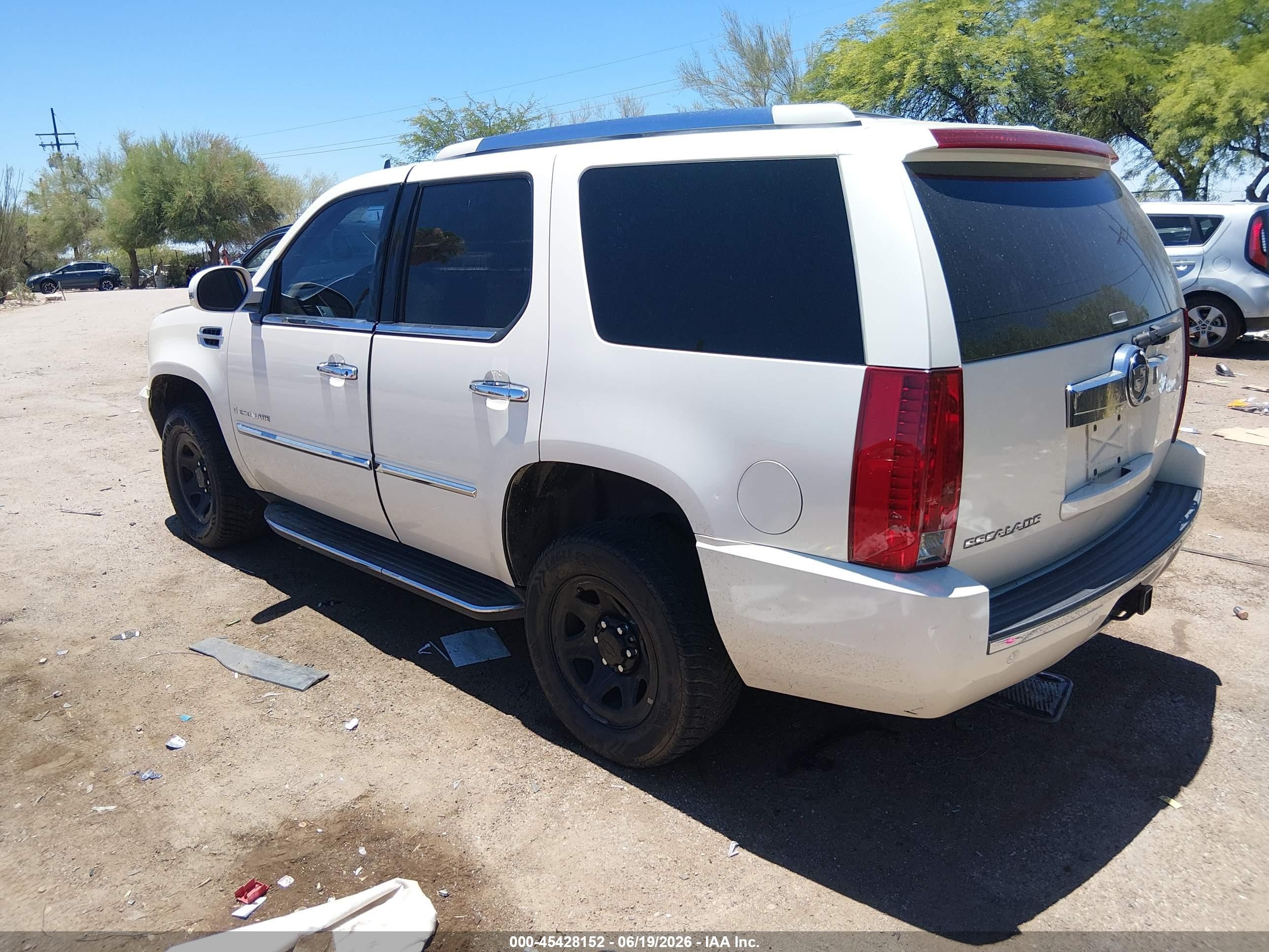 2007 Cadillac Escalade   White vin: 1GYFK63827R177237