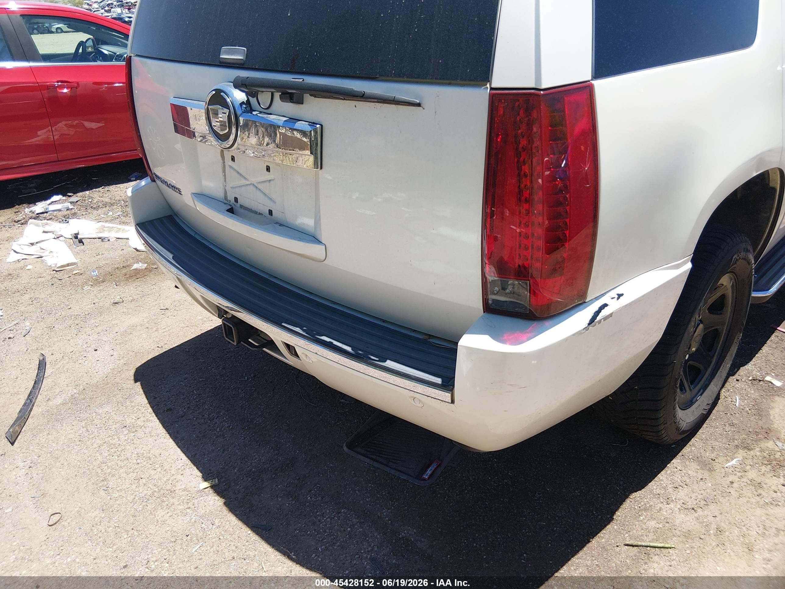 2007 Cadillac Escalade   White vin: 1GYFK63827R177237
