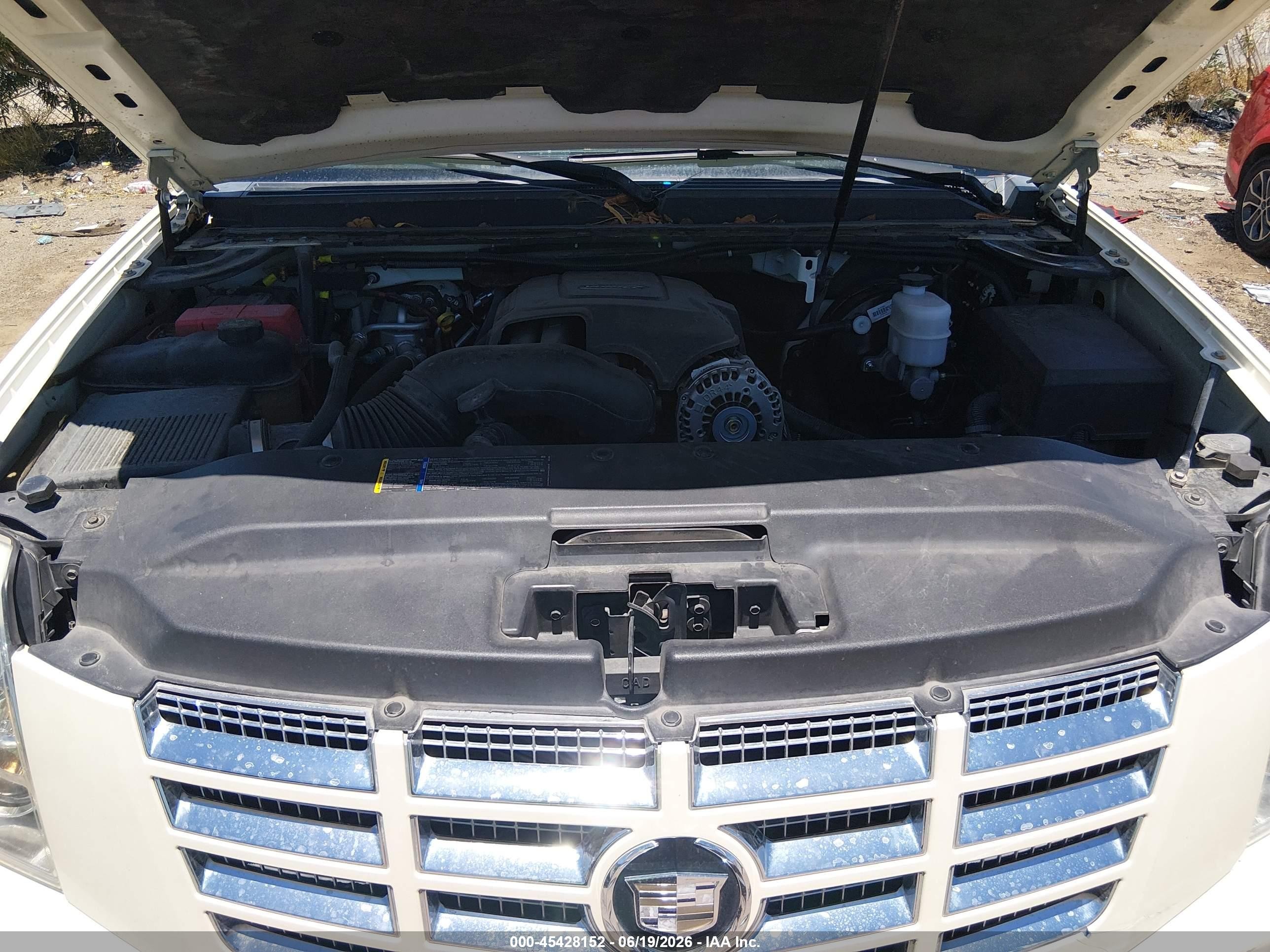 2007 Cadillac Escalade   White vin: 1GYFK63827R177237
