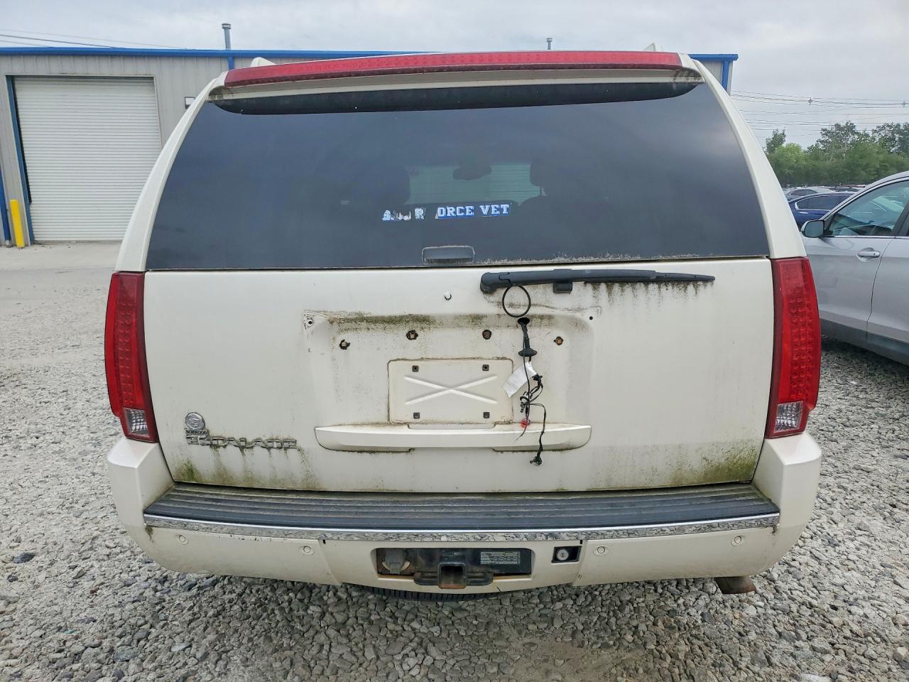 2007 Cadillac Escalade Luxury Белый vin: 1GYFK63827R183796