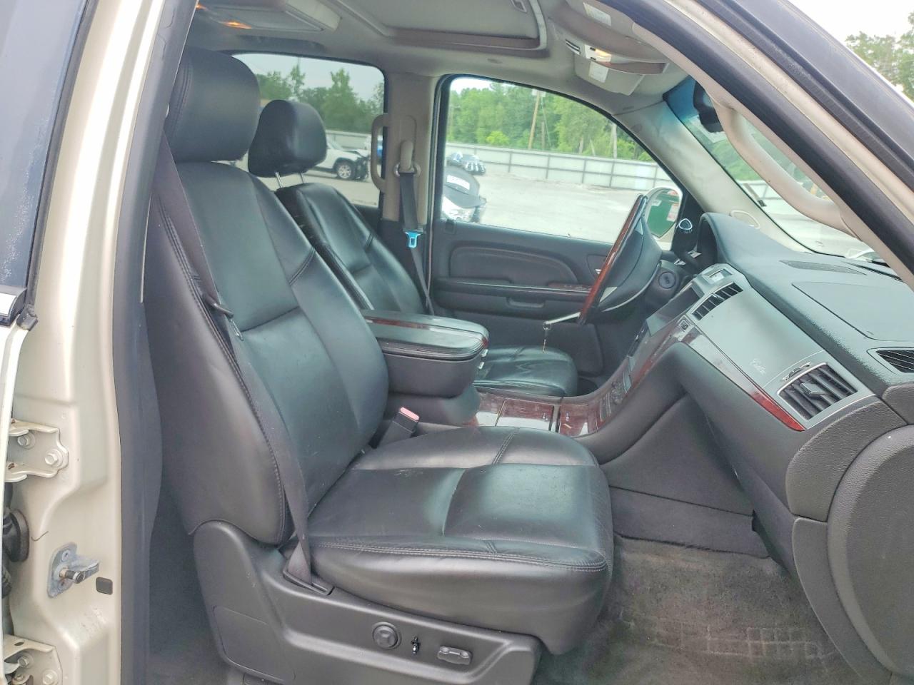 2007 Cadillac Escalade Luxury Белый vin: 1GYFK63827R183796