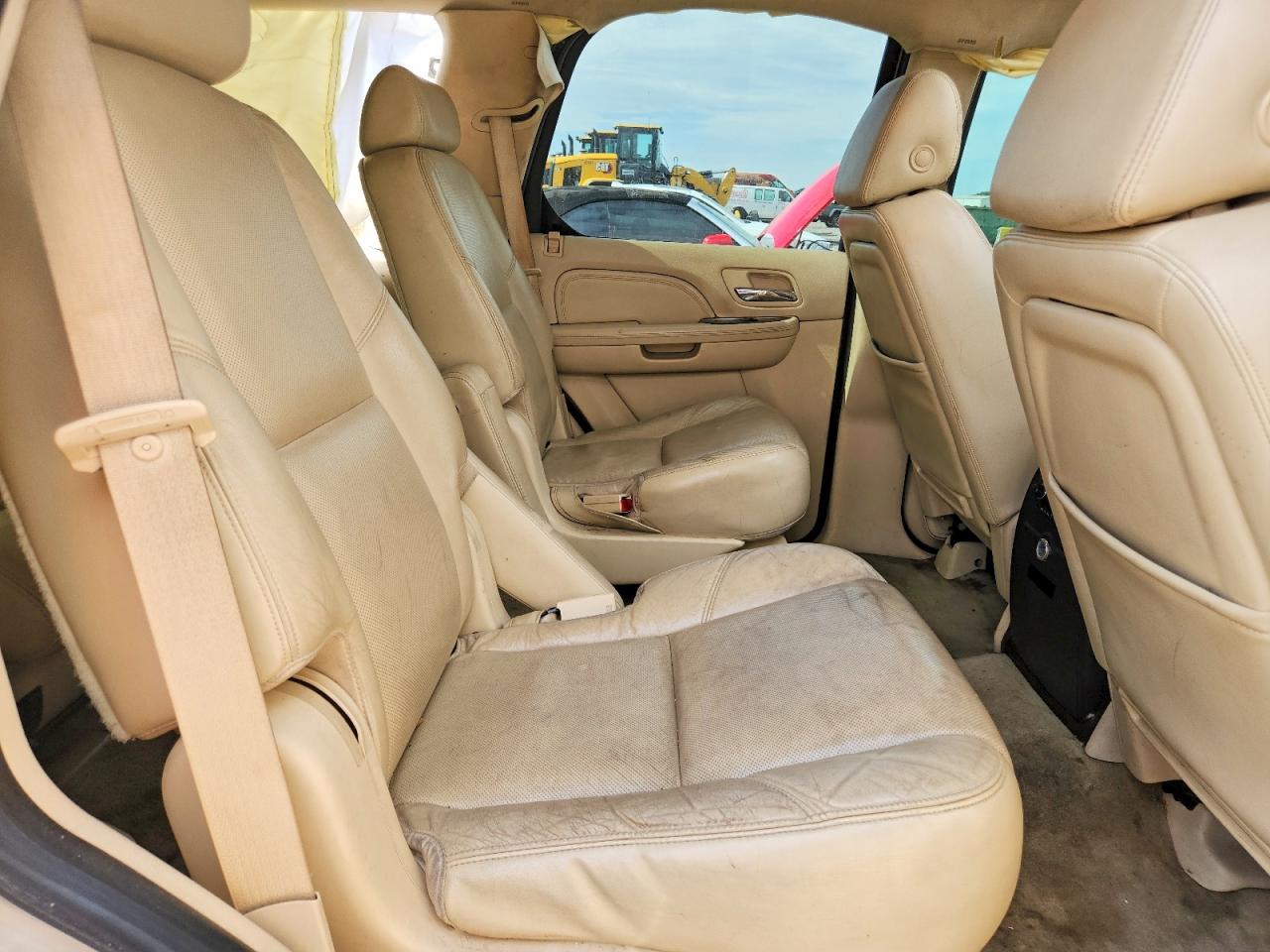 2008 Cadillac Escalade Luxury Gold vin: 1GYFK63828R108341