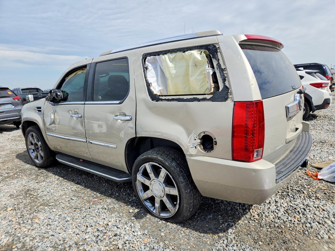 2008 Cadillac Escalade Luxury Gold vin: 1GYFK63828R108341