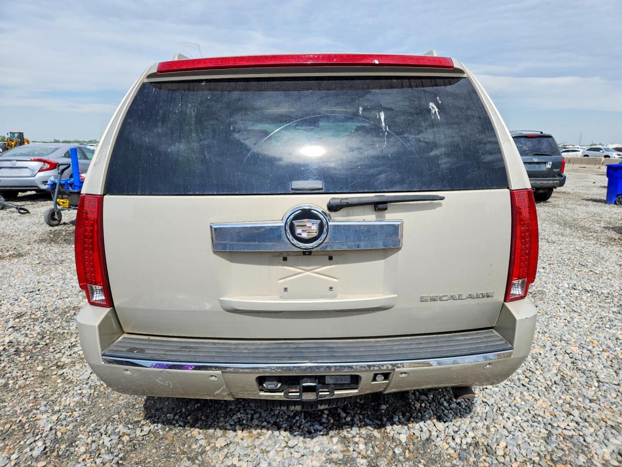 2008 Cadillac Escalade Luxury Gold vin: 1GYFK63828R108341