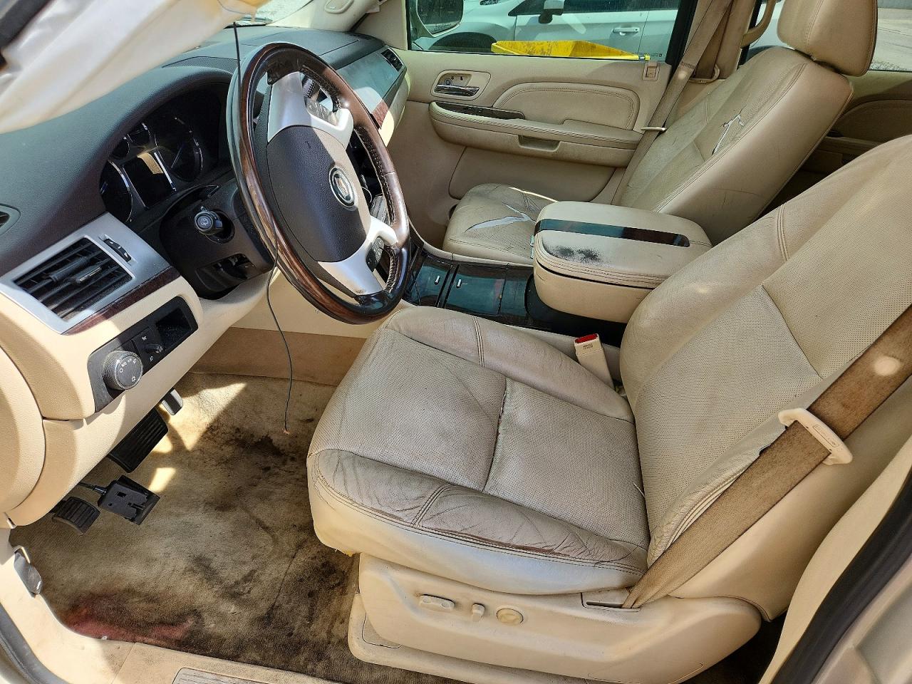2008 Cadillac Escalade Luxury Gold vin: 1GYFK63828R108341