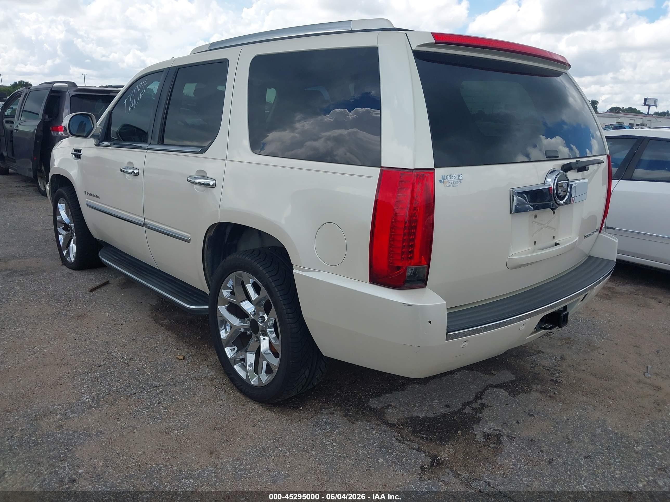 2008 Cadillac Escalade Standard Cream vin: 1GYFK63828R255470