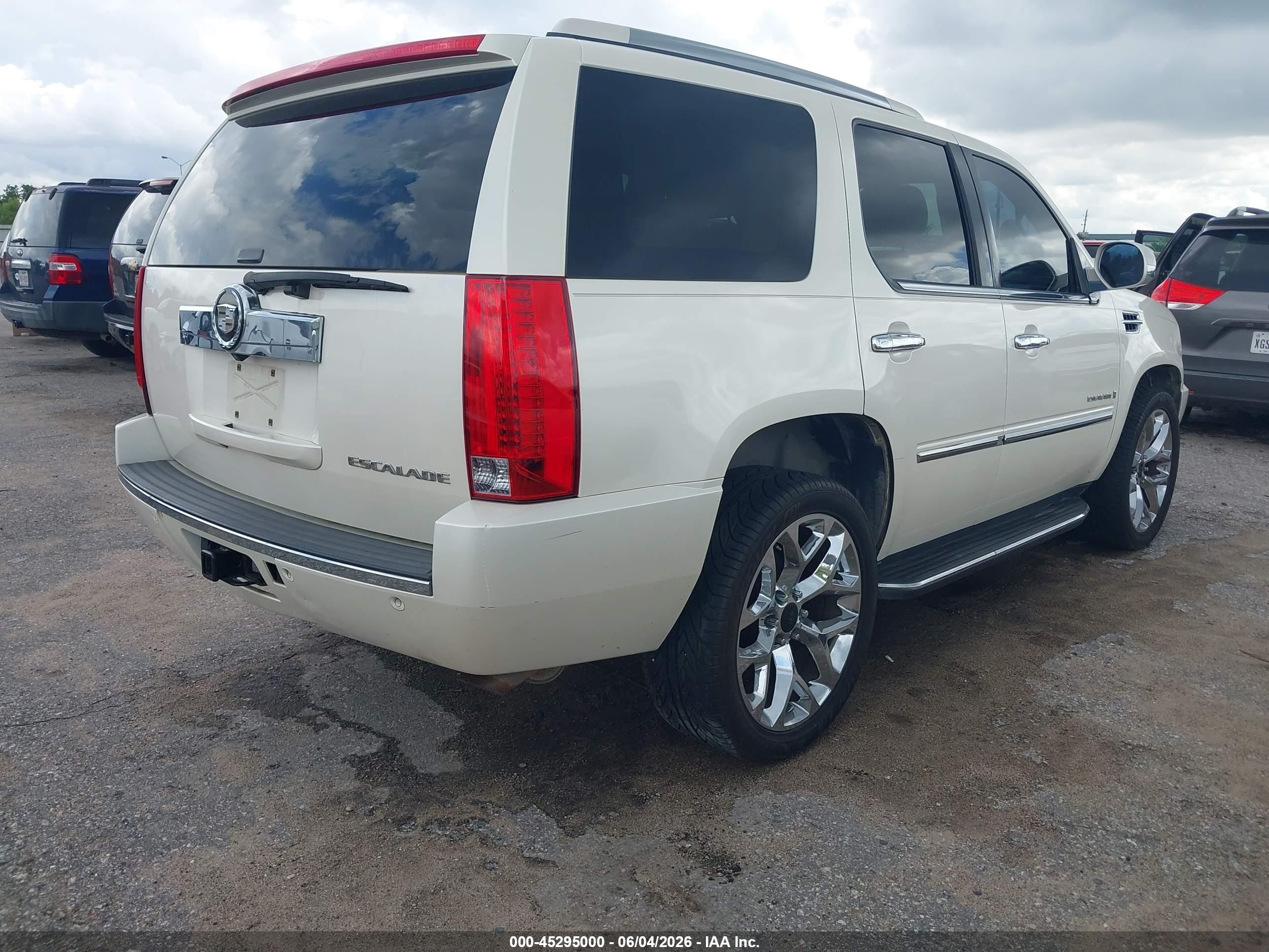 2008 Cadillac Escalade Standard Cream vin: 1GYFK63828R255470