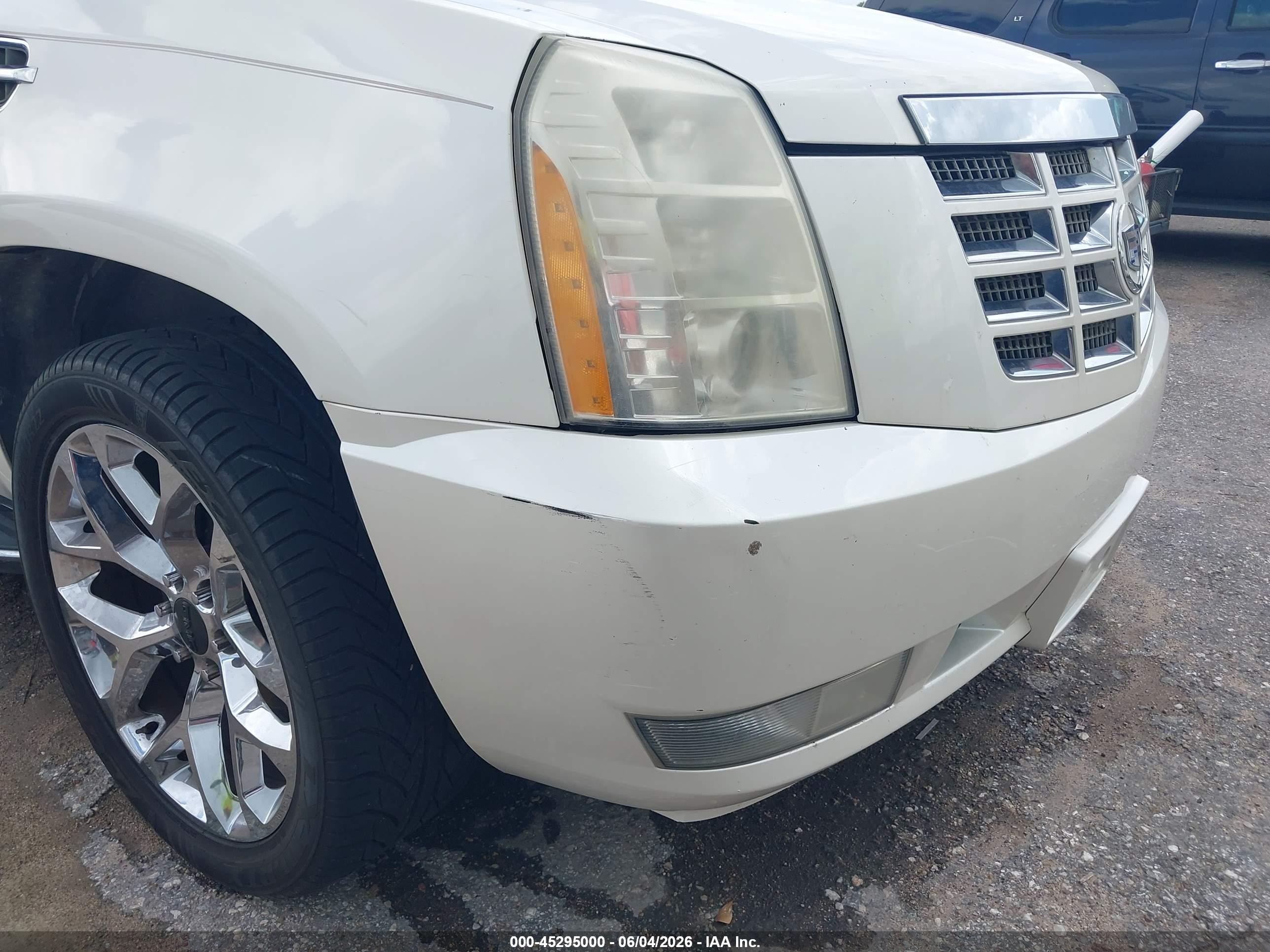 2008 Cadillac Escalade Standard Cream vin: 1GYFK63828R255470