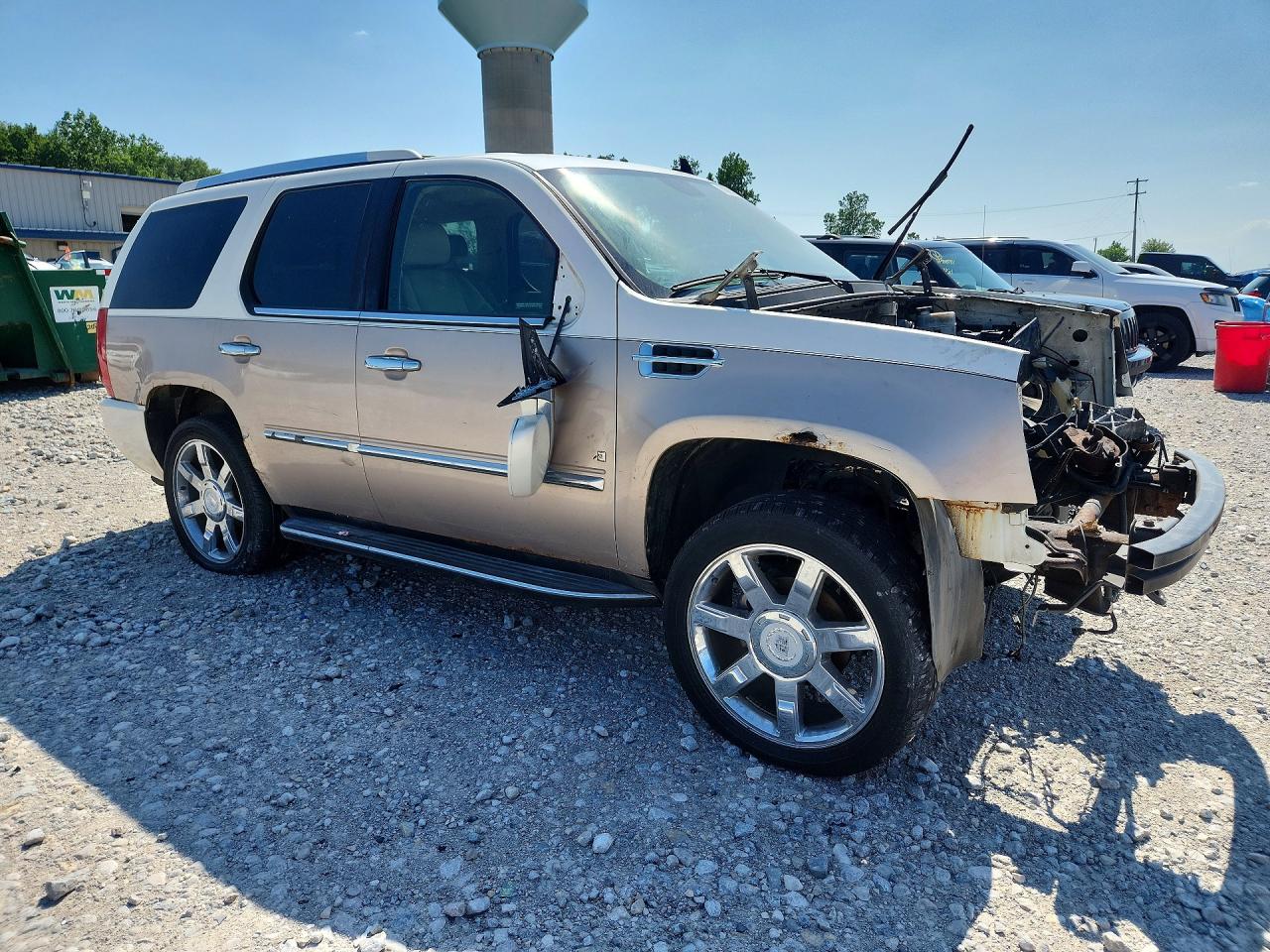 2007 Cadillac Escalade Luxury White vin: 1GYFK63837R349565