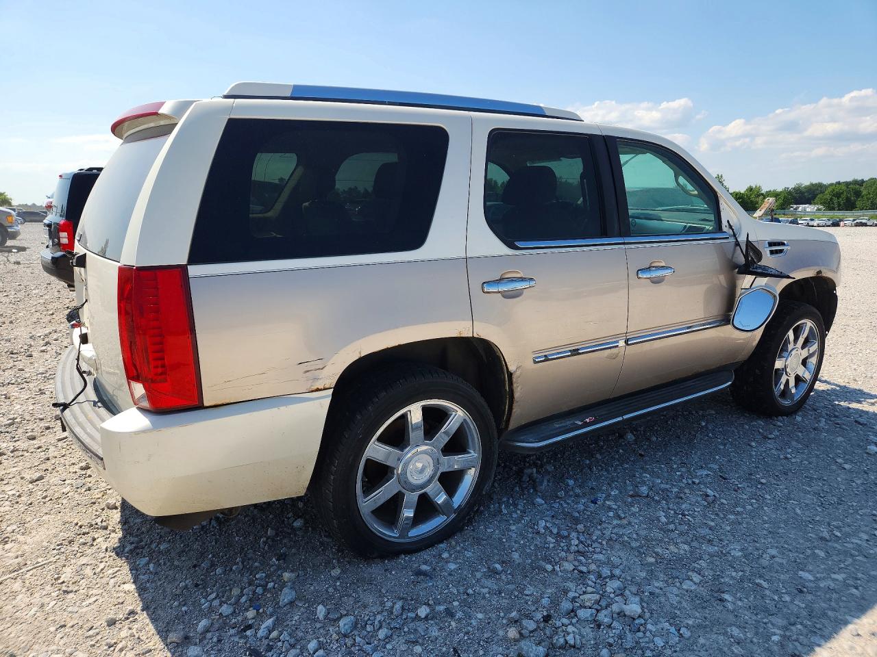 2007 Cadillac Escalade Luxury White vin: 1GYFK63837R349565