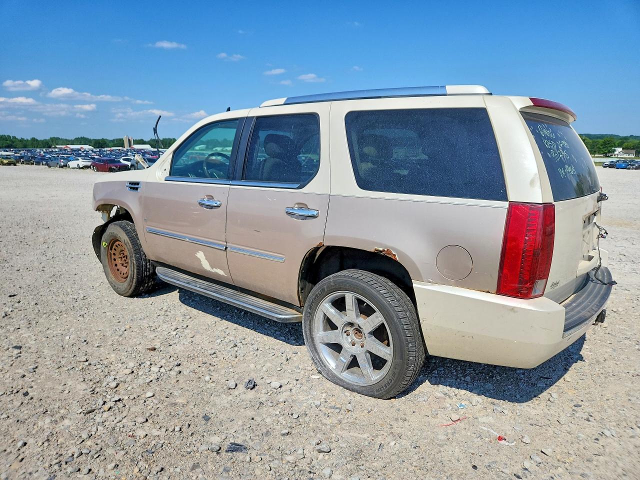 2007 Cadillac Escalade Luxury White vin: 1GYFK63837R349565