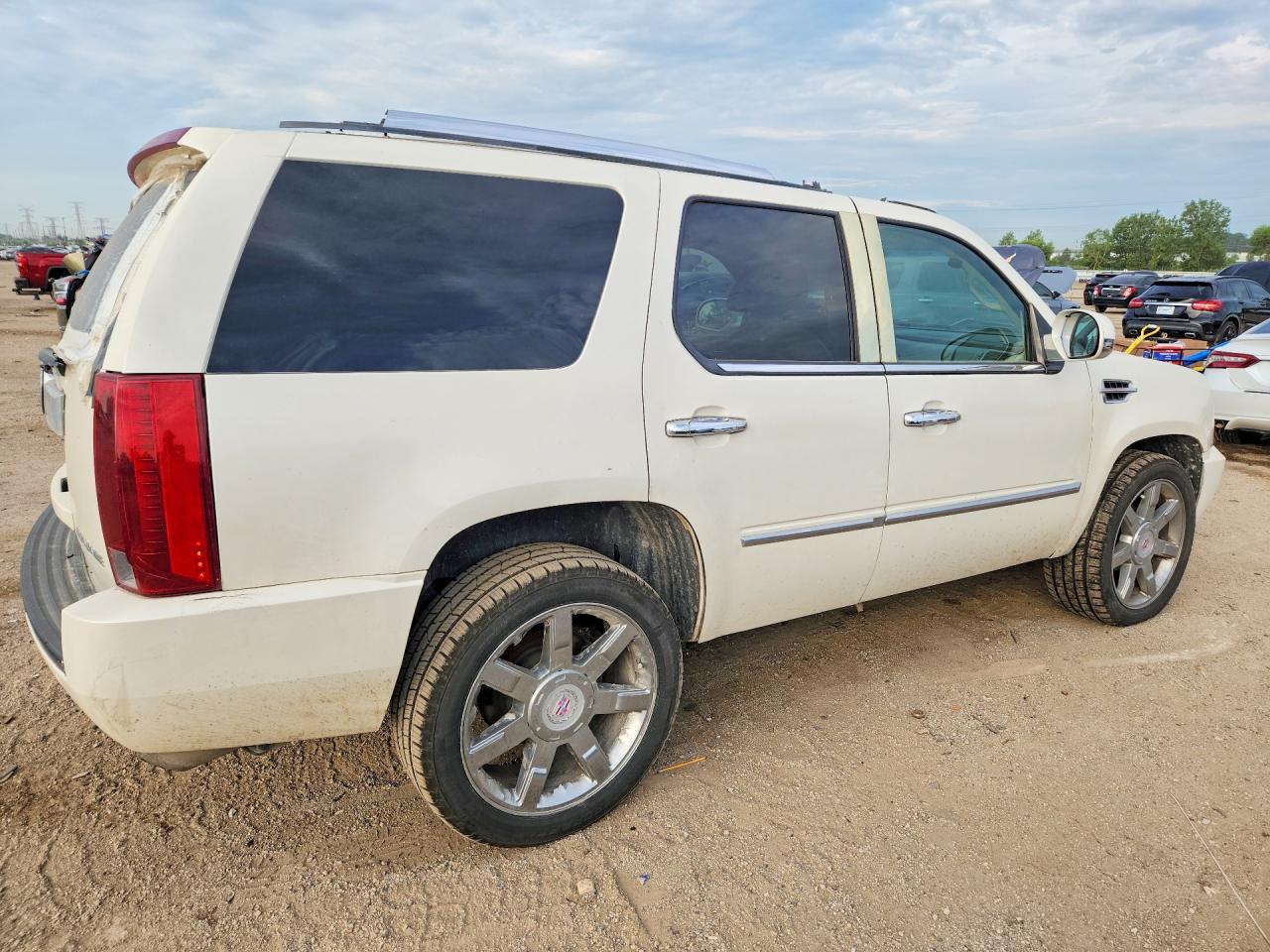 2007 Cadillac Escalade Luxury White vin: 1GYFK63837R384400