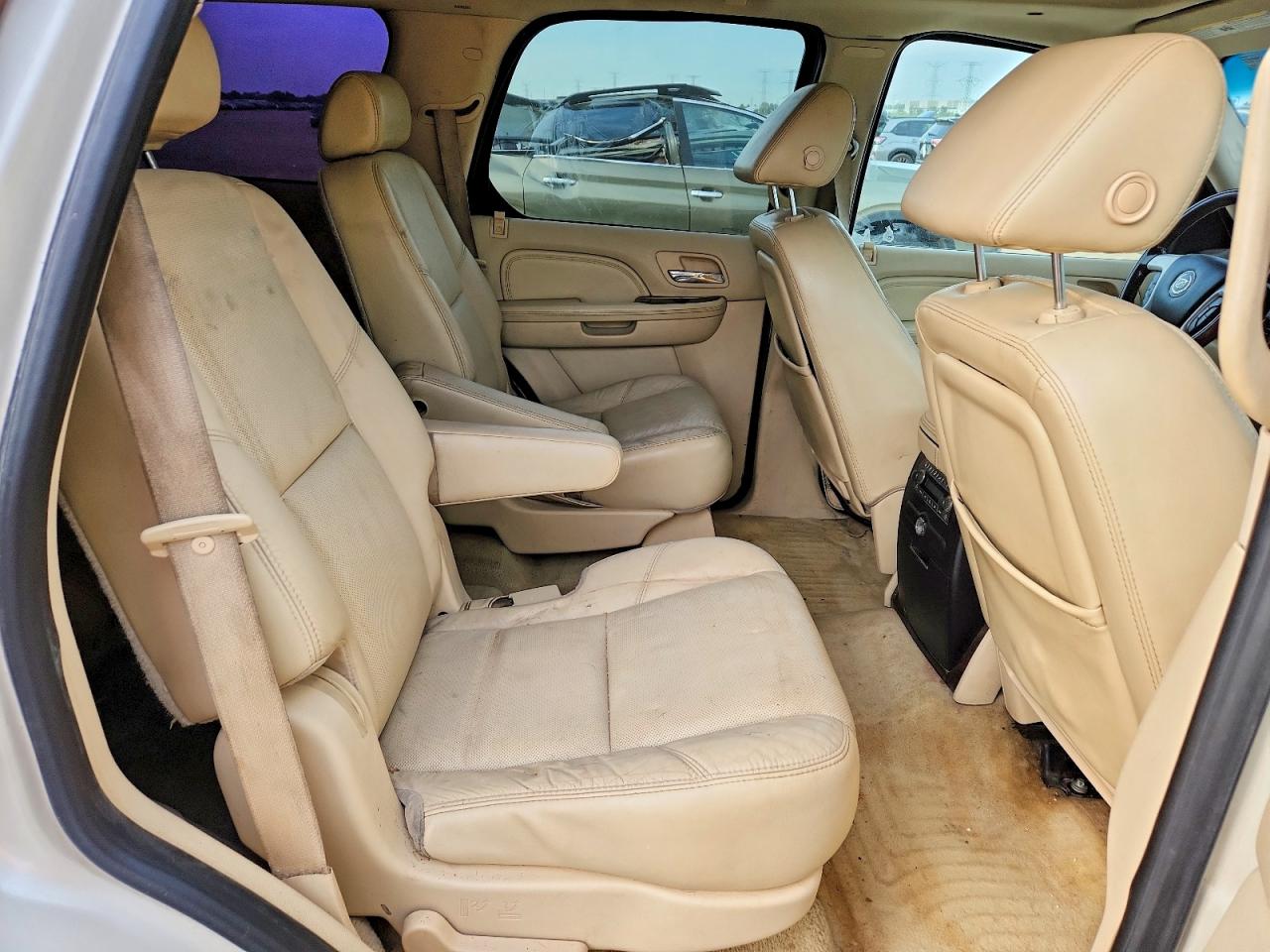 2007 Cadillac Escalade Luxury White vin: 1GYFK63837R384400