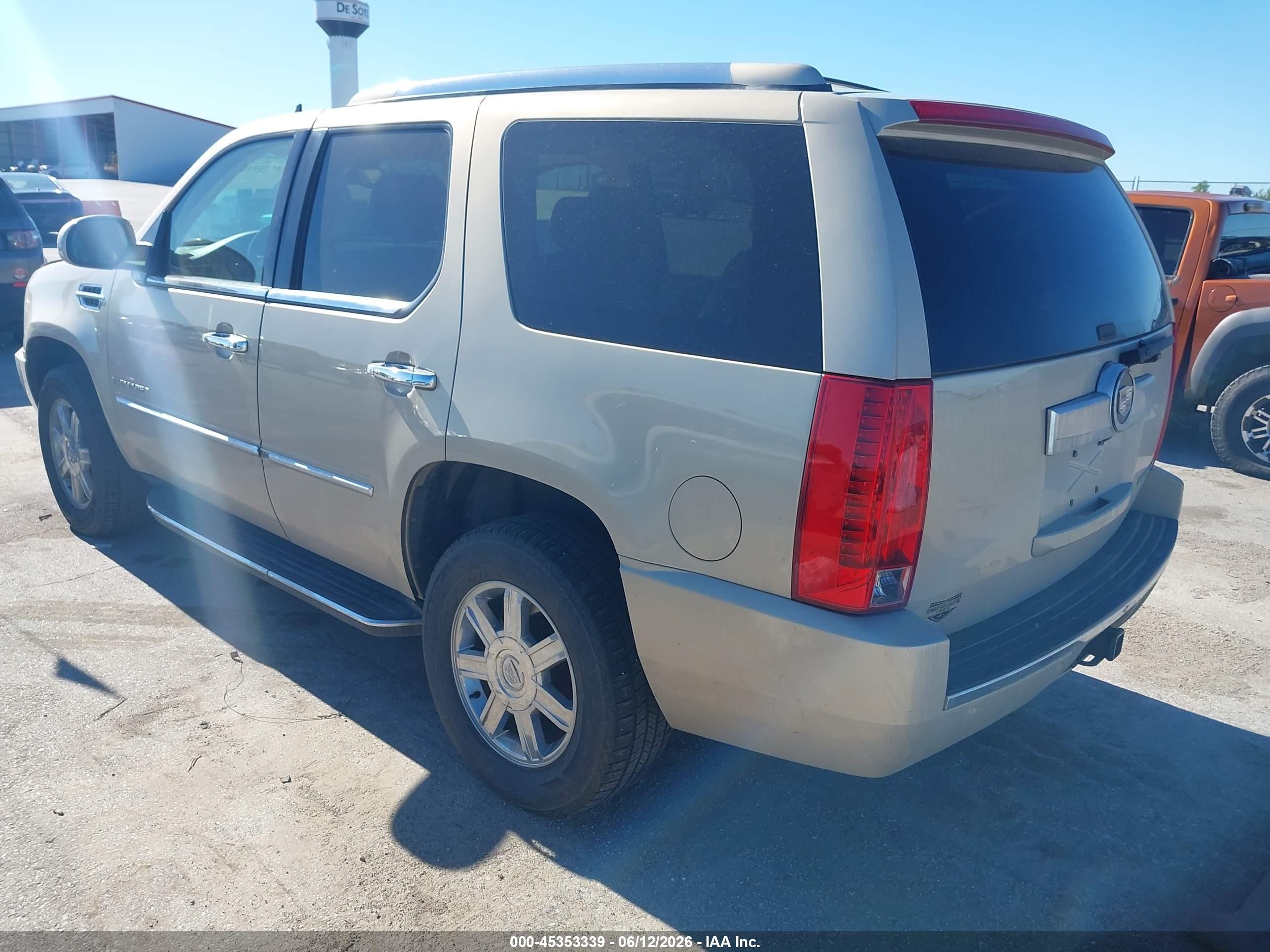 2008 Cadillac Escalade Standard Beige vin: 1GYFK63838R116013