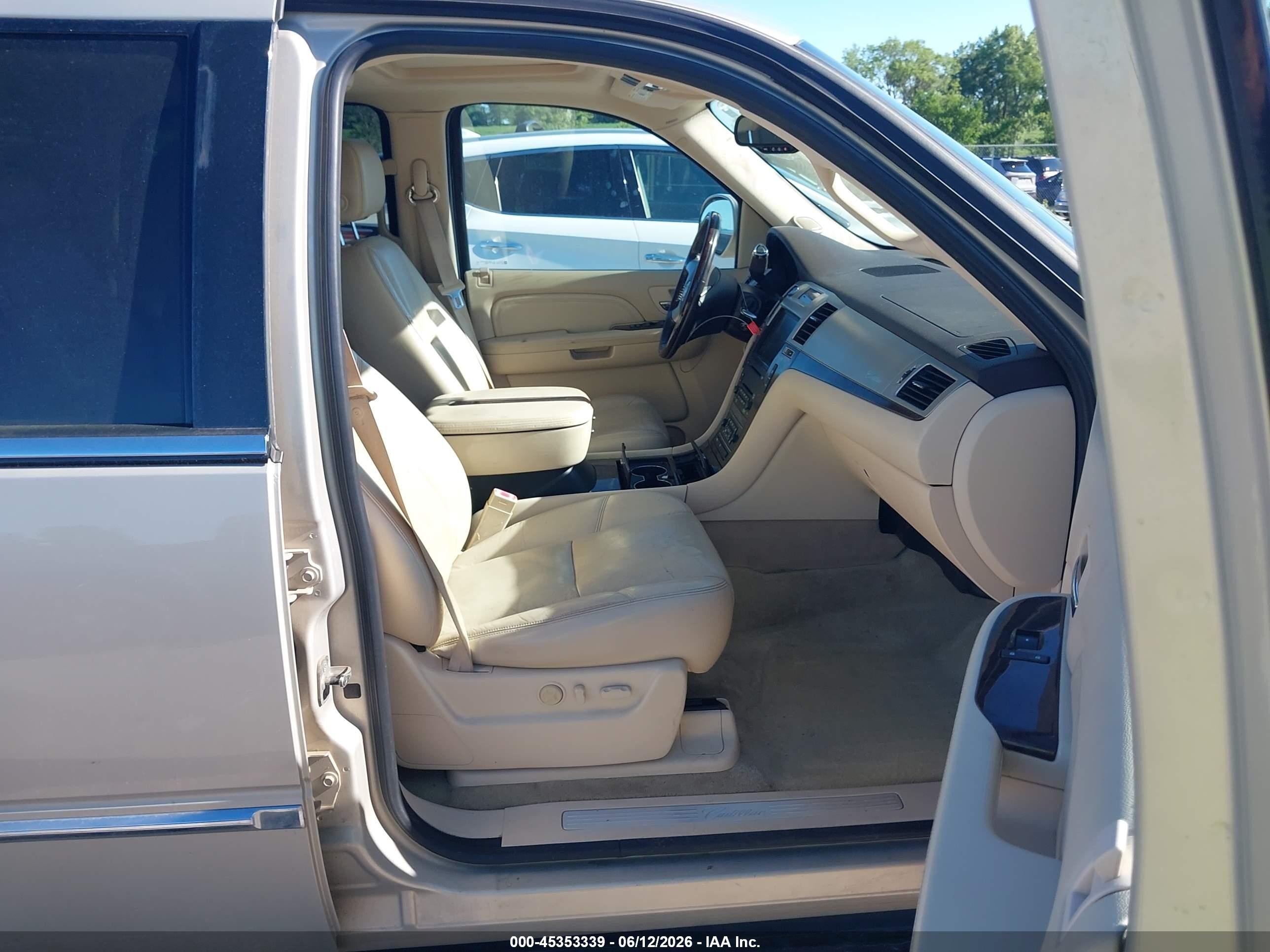 2008 Cadillac Escalade Standard Beige vin: 1GYFK63838R116013