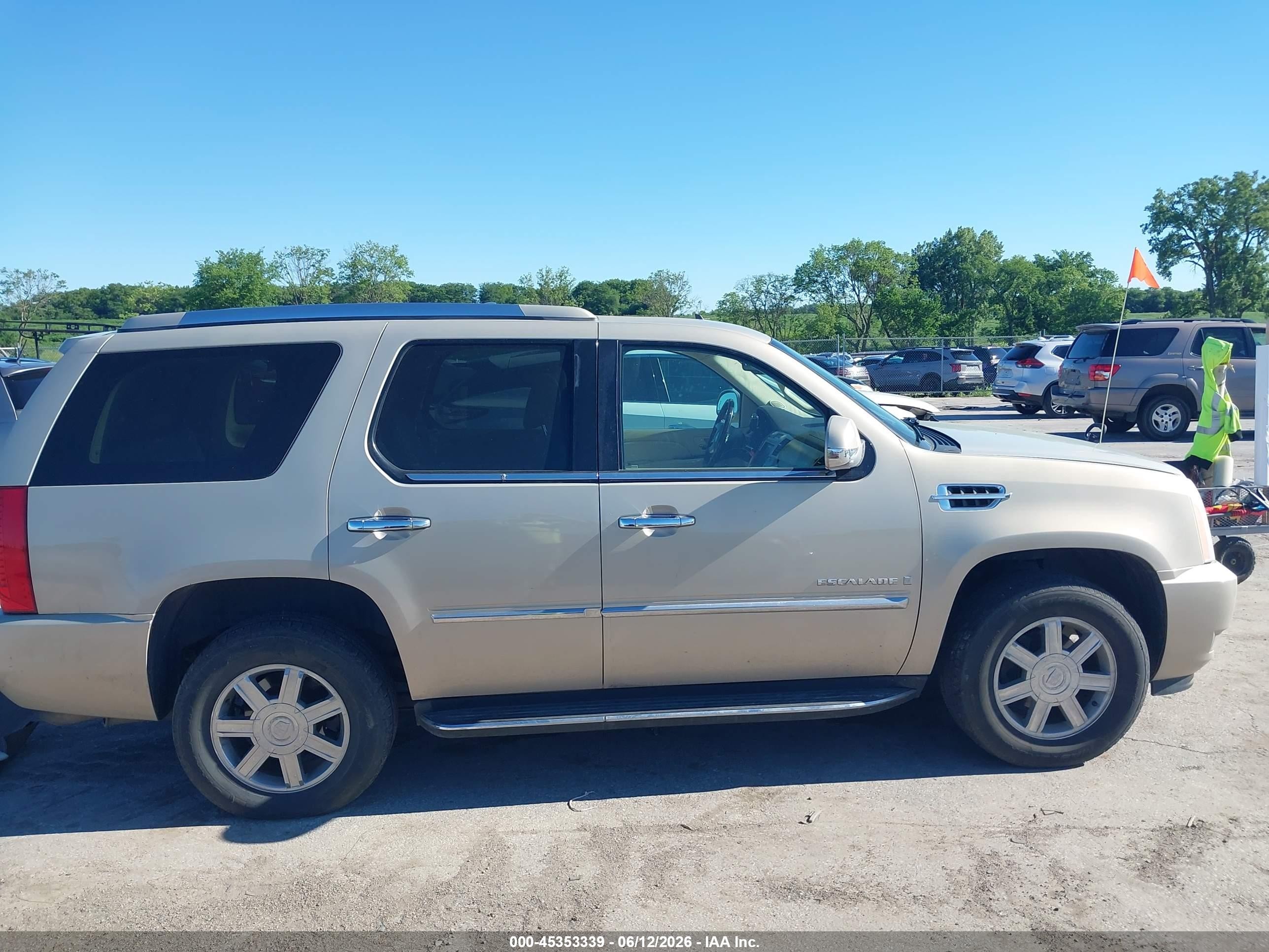 2008 Cadillac Escalade Standard Beige vin: 1GYFK63838R116013