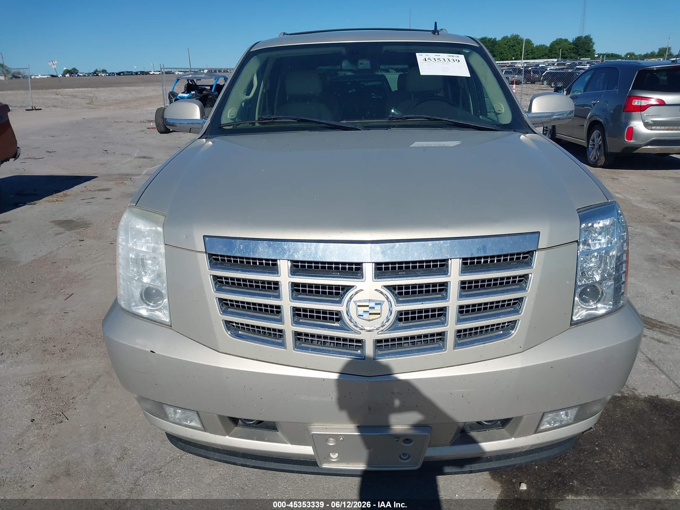 2008 Cadillac Escalade Standard Beige vin: 1GYFK63838R116013