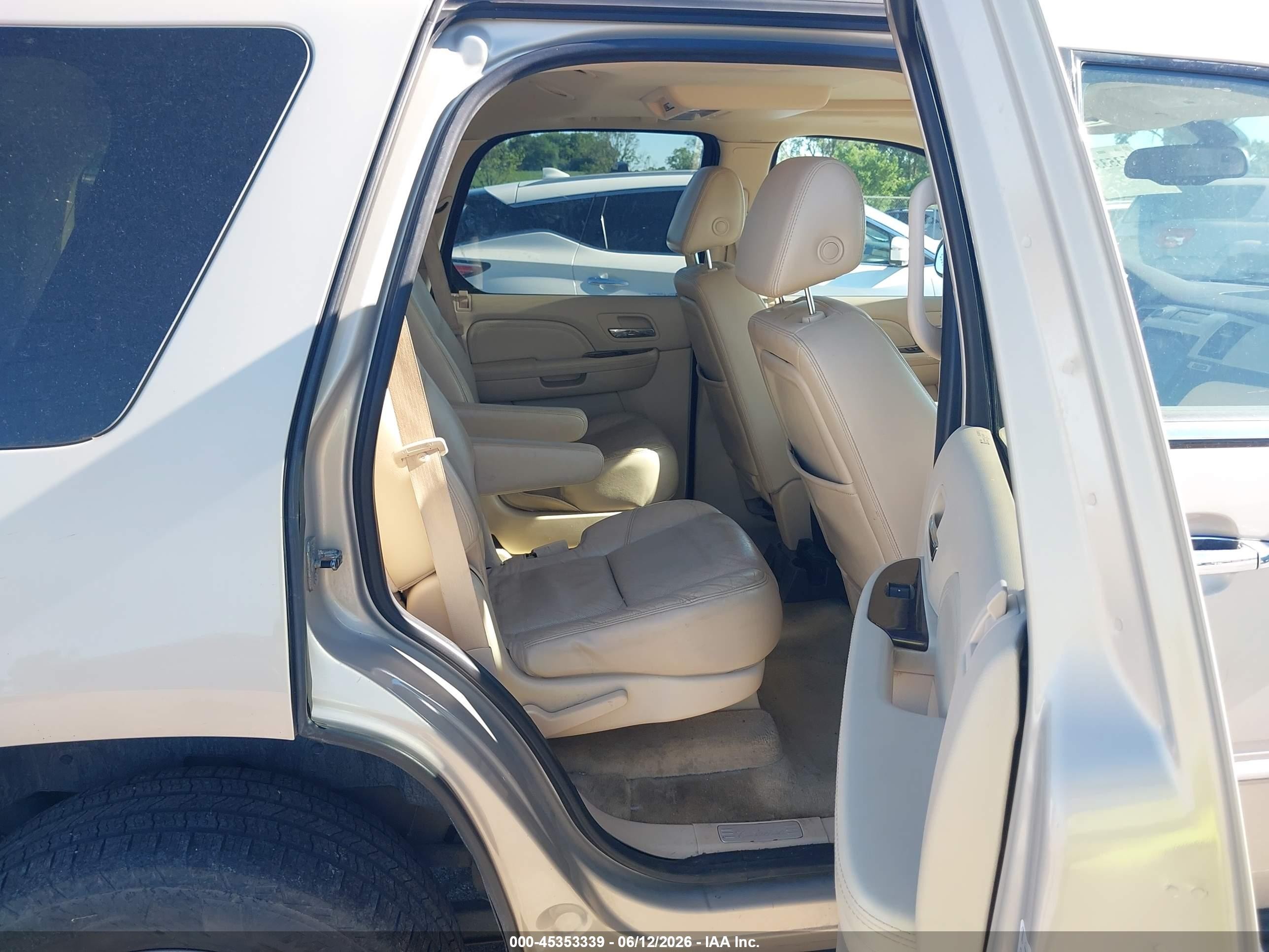 2008 Cadillac Escalade Standard Beige vin: 1GYFK63838R116013