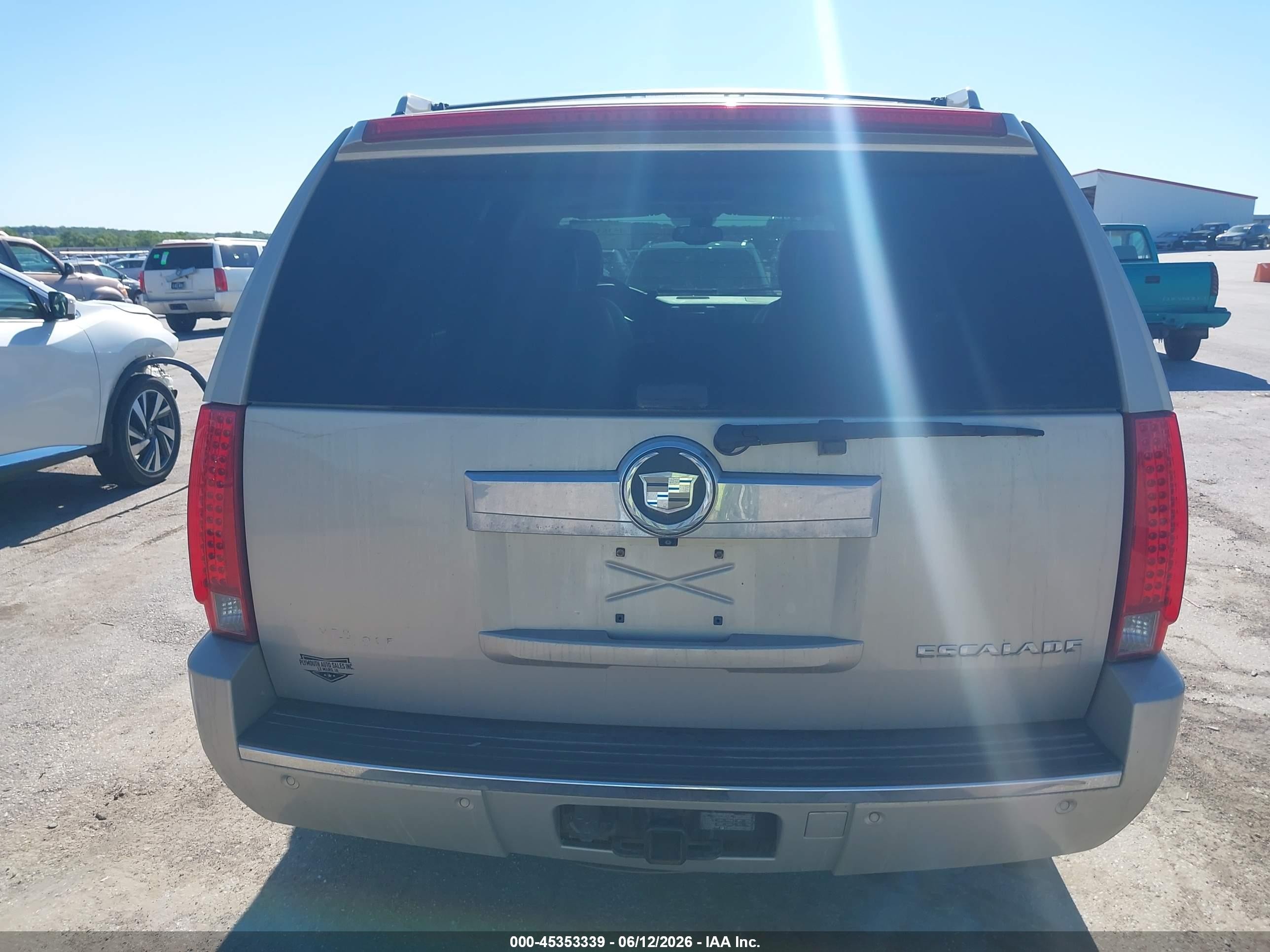 2008 Cadillac Escalade Standard Beige vin: 1GYFK63838R116013