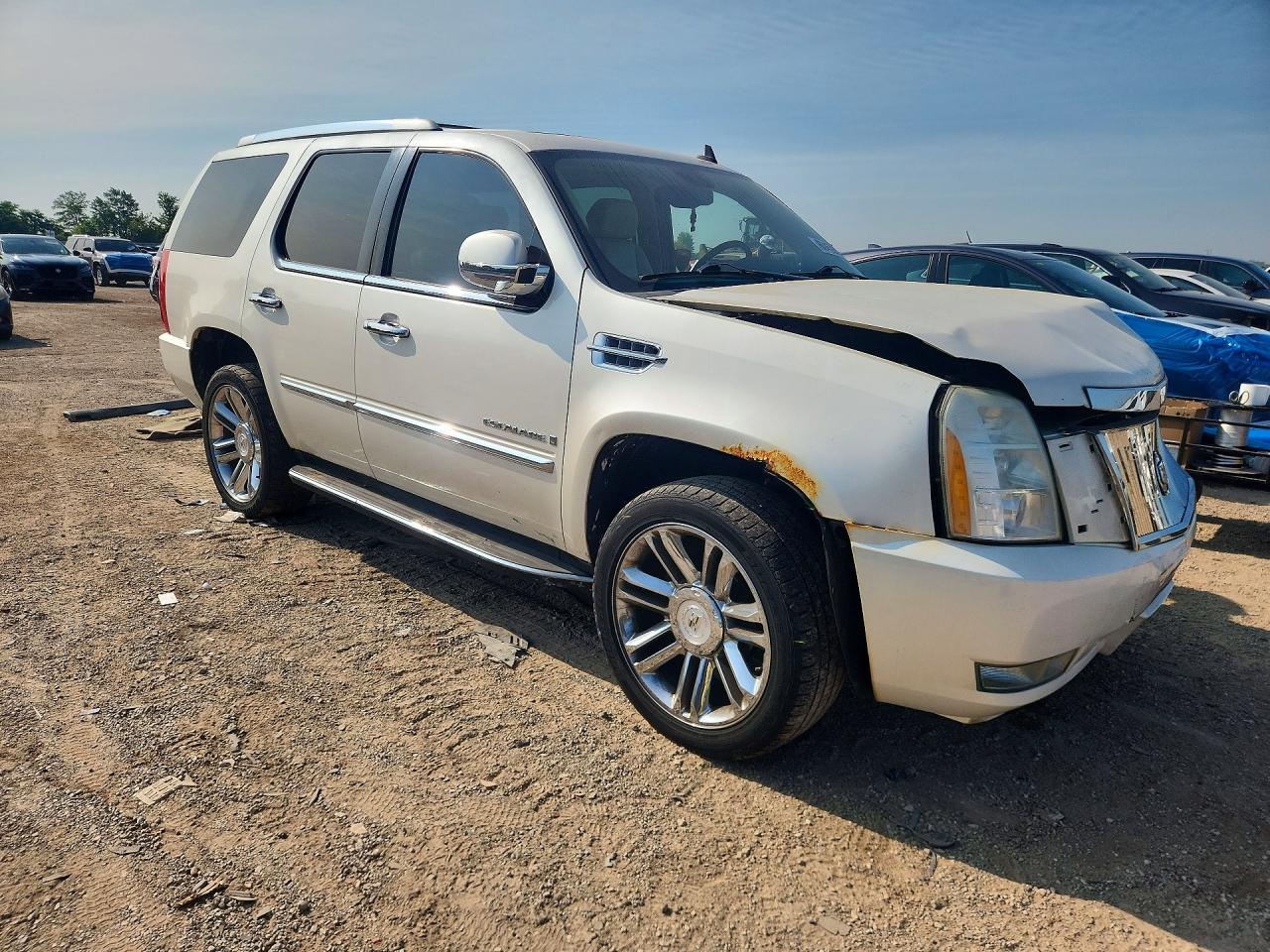 2008 Cadillac Escalade Luxury White vin: 1GYFK63838R227208