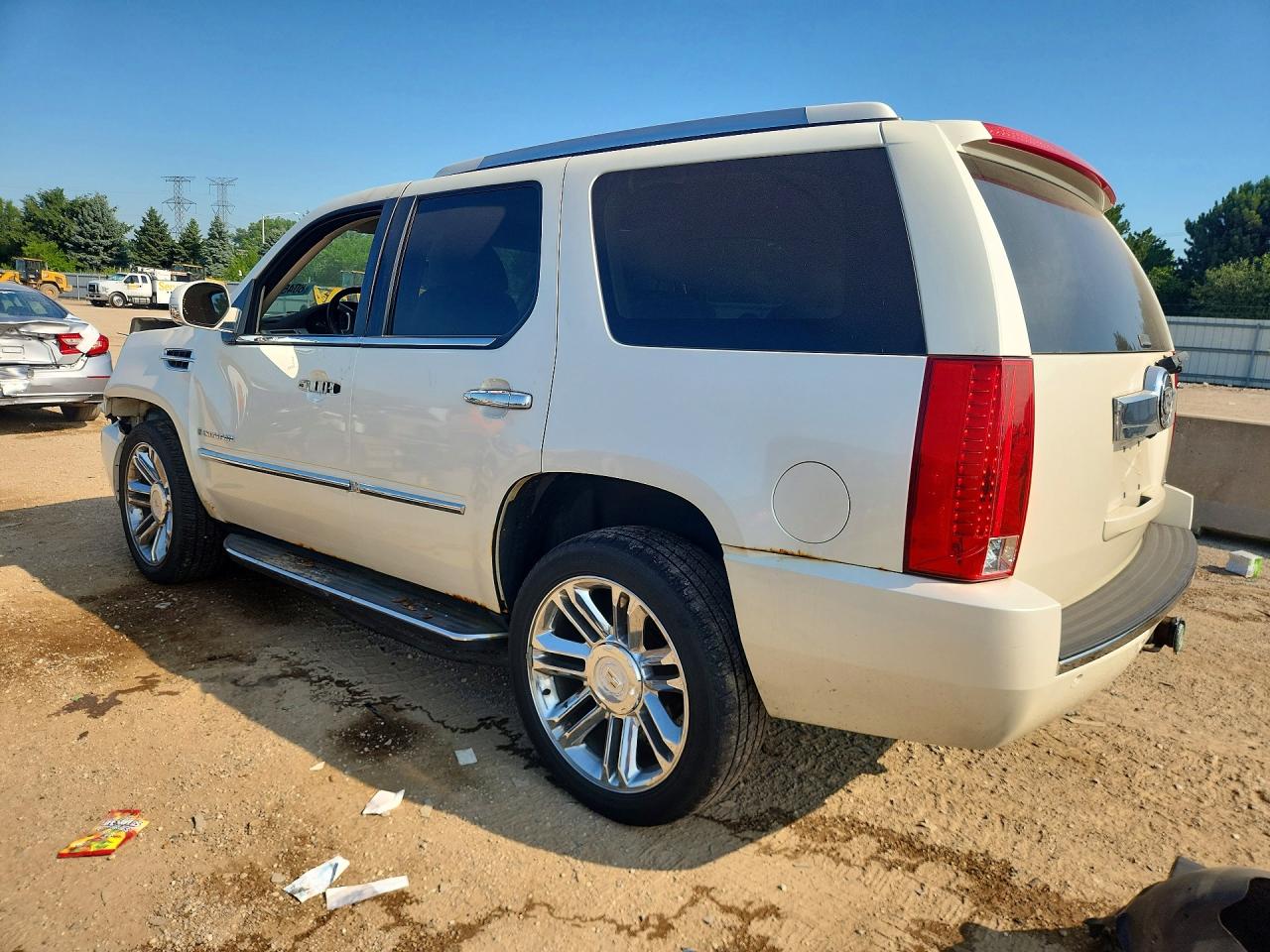 2008 Cadillac Escalade Luxury White vin: 1GYFK63838R227208