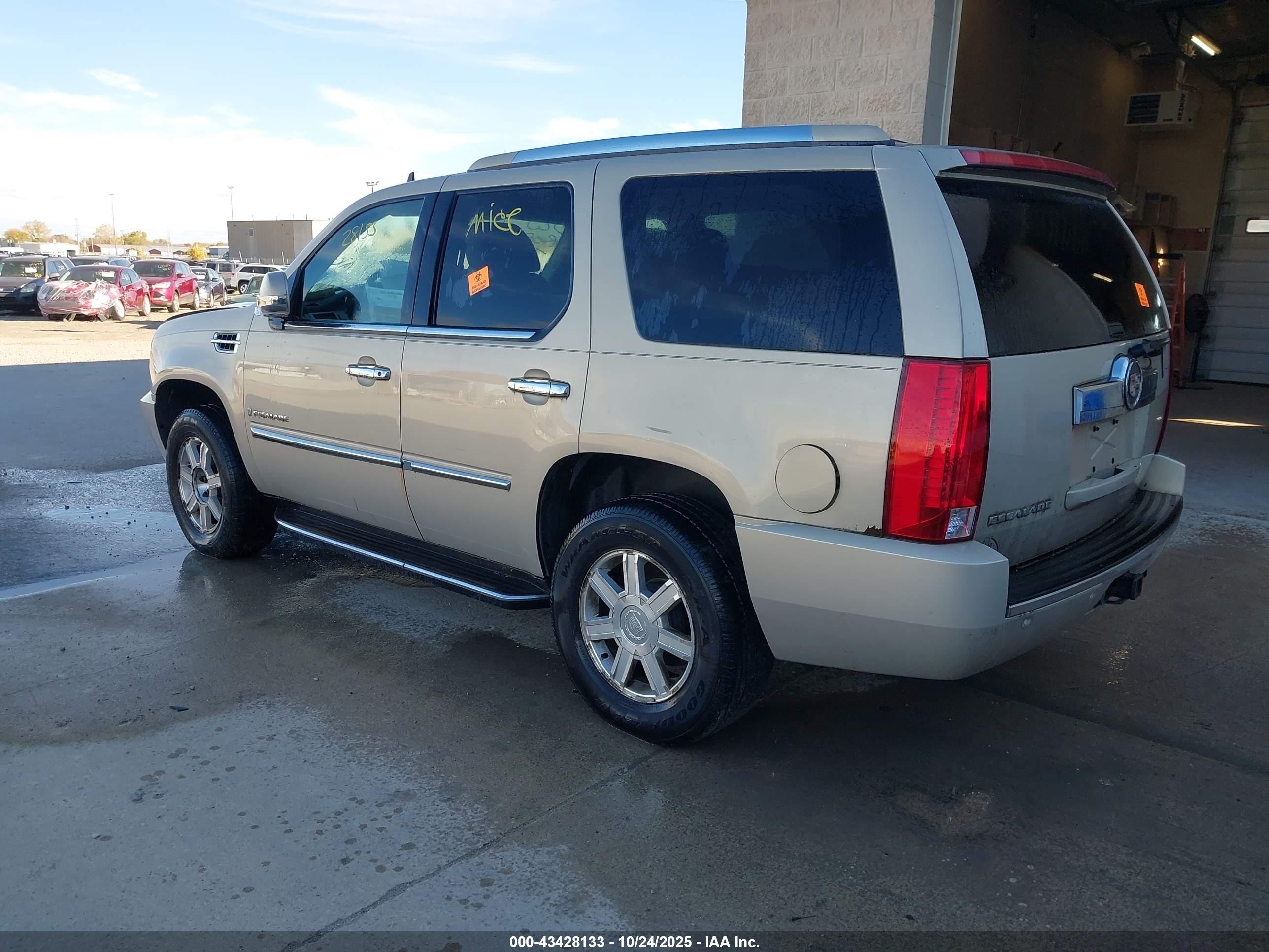 2007 Cadillac Escalade Standard Tan vin: 1GYFK63847R305901