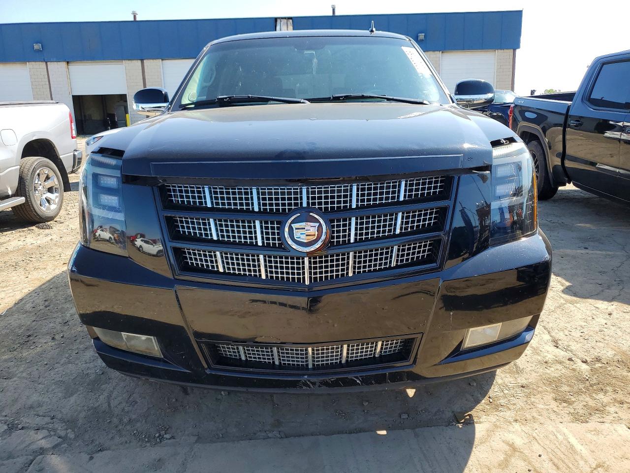 2008 Cadillac Escalade Luxury Black vin: 1GYFK63848R154284