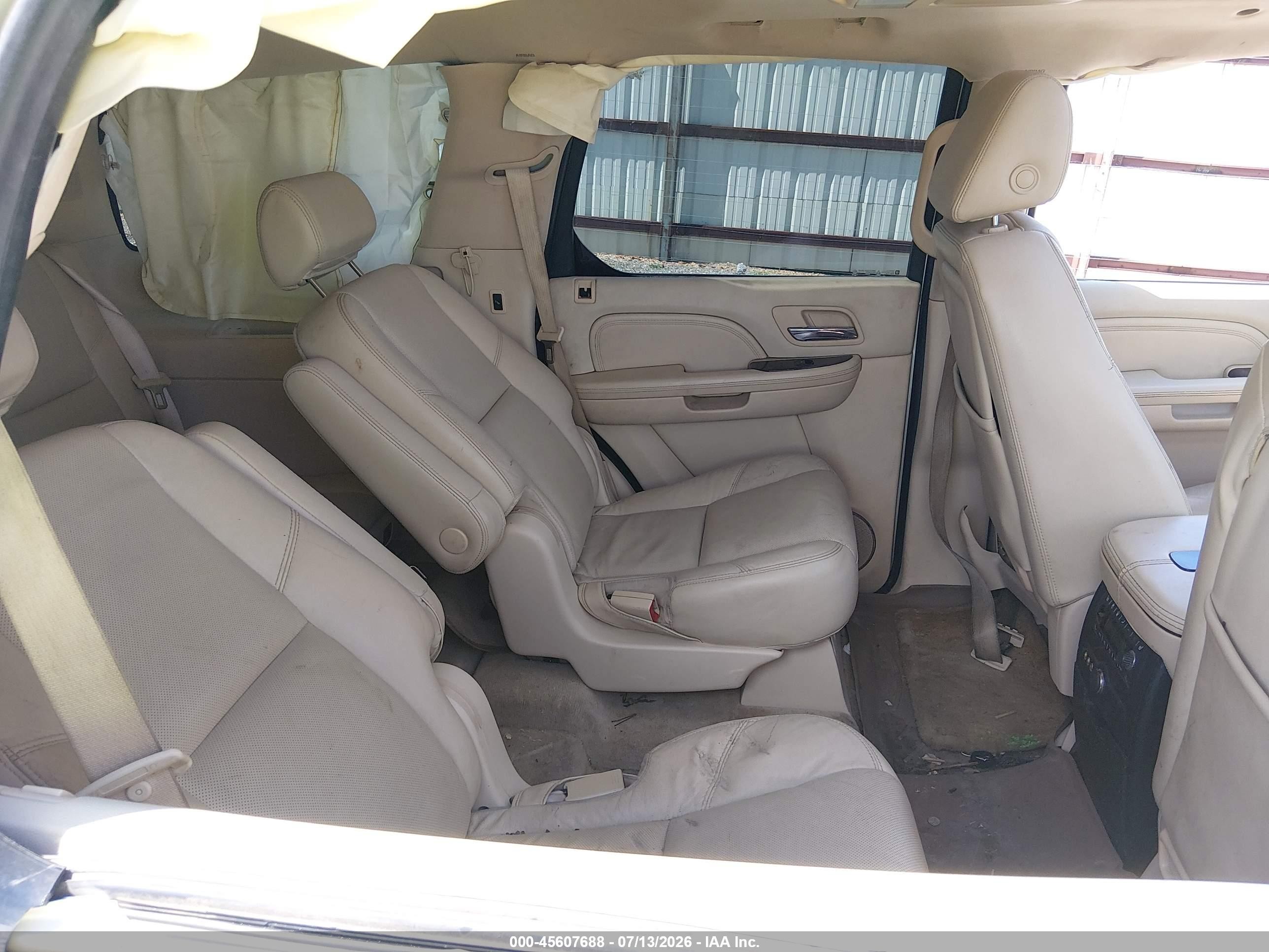 2008 Cadillac Escalade   White vin: 1GYFK63848R174745