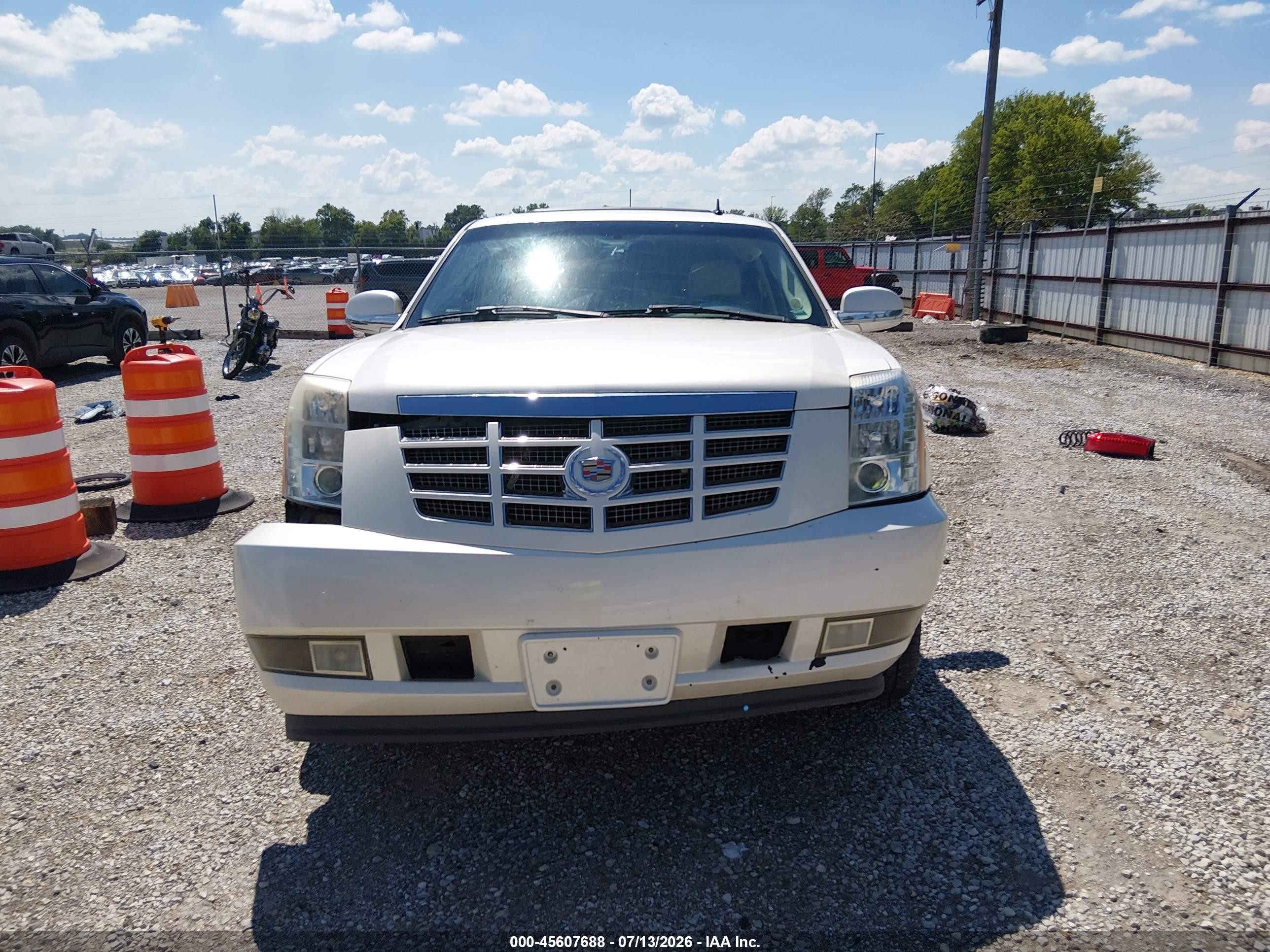 2008 Cadillac Escalade   White vin: 1GYFK63848R174745