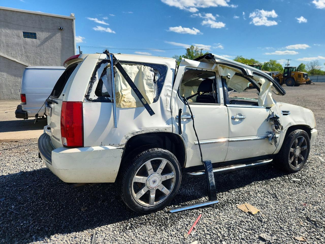 2008 Cadillac Escalade Luxury White vin: 1GYFK63848R236824