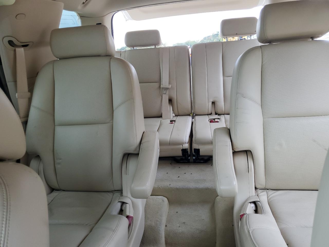 2008 Cadillac Escalade Luxury White vin: 1GYFK63858R152091