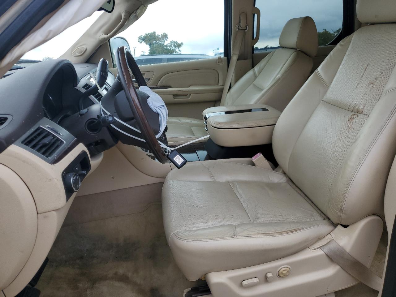 2008 Cadillac Escalade Luxury White vin: 1GYFK63858R152091