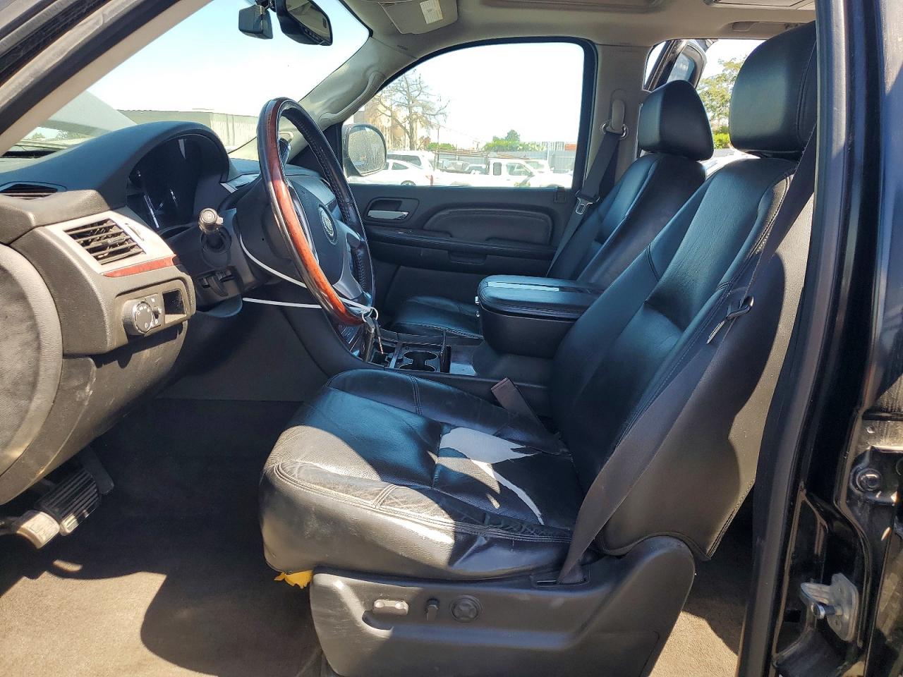 2008 Cadillac Escalade Luxury Black vin: 1GYFK63868R110755
