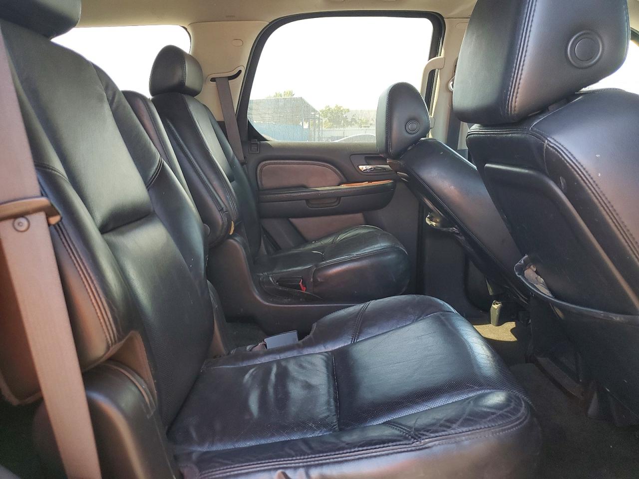 2008 Cadillac Escalade Luxury Black vin: 1GYFK63868R110755