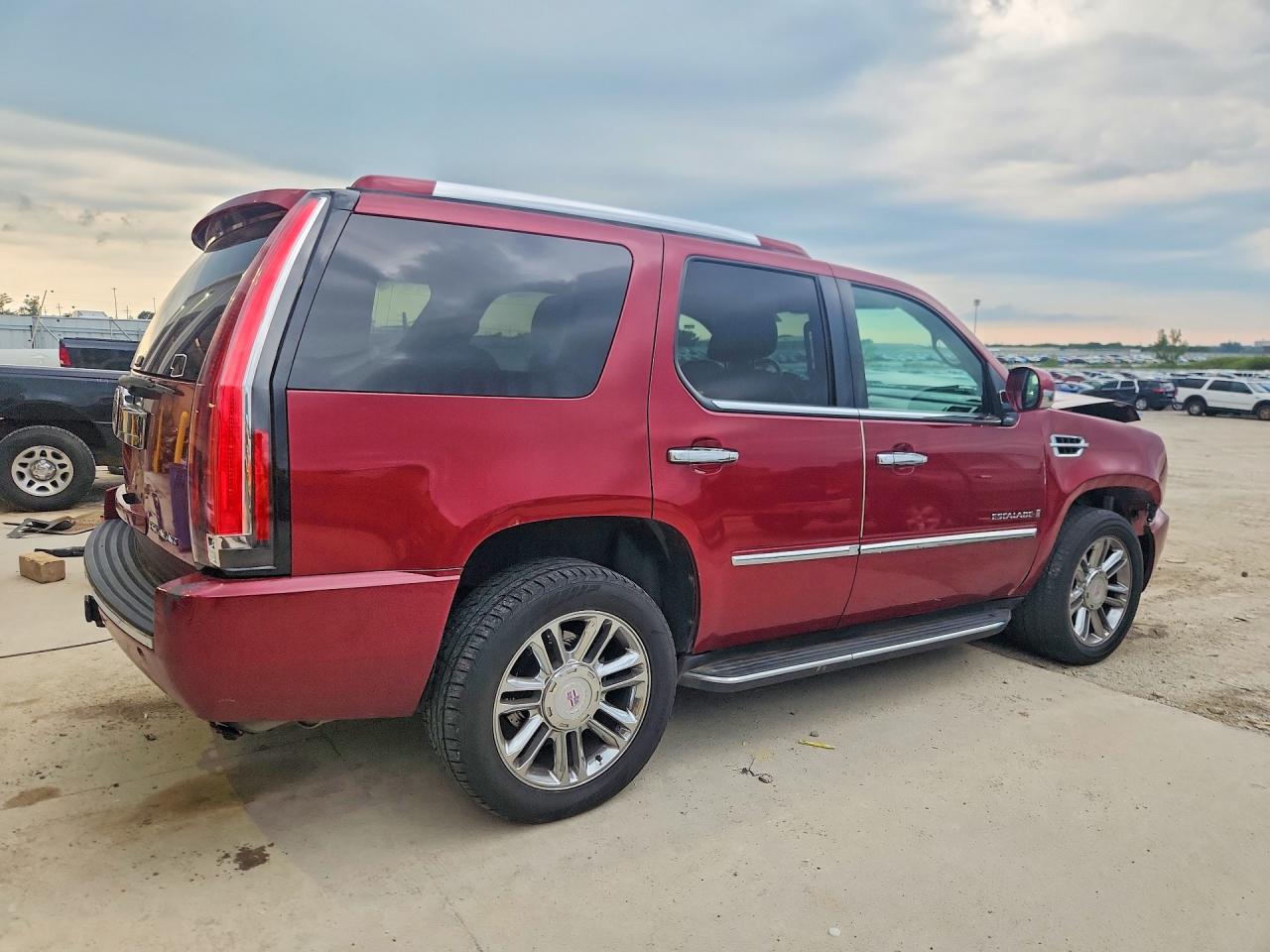 2008 Cadillac Escalade Red vin: 1GYFK63868R118970