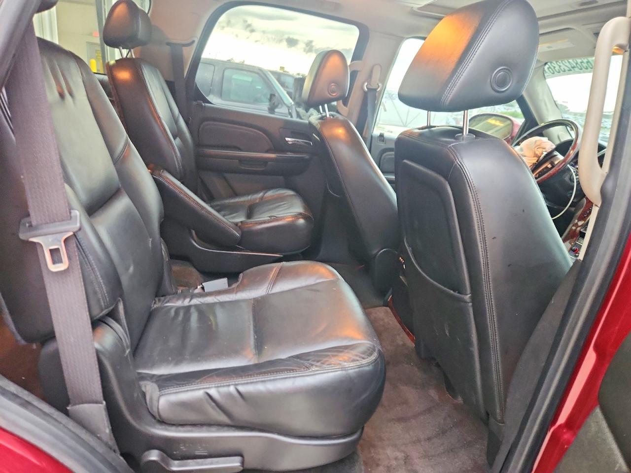 2008 Cadillac Escalade Red vin: 1GYFK63868R118970