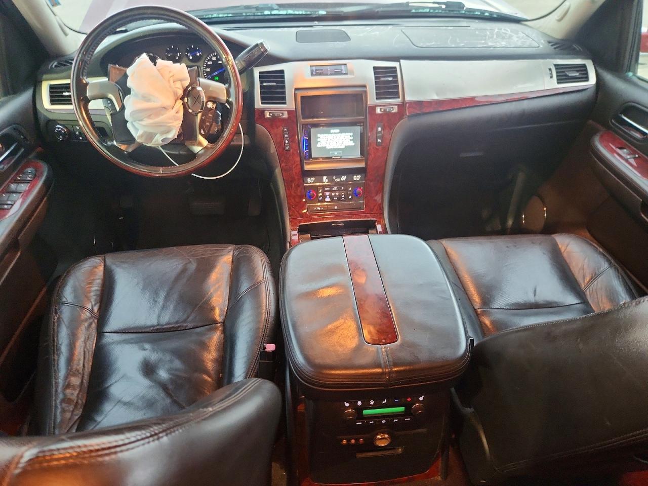 2008 Cadillac Escalade Red vin: 1GYFK63868R118970