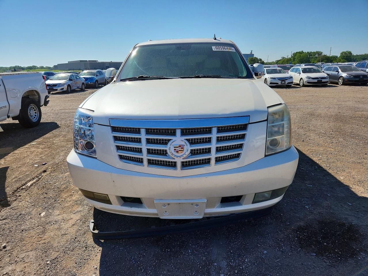 2008 Cadillac Escalade Luxury White vin: 1GYFK63868R244004