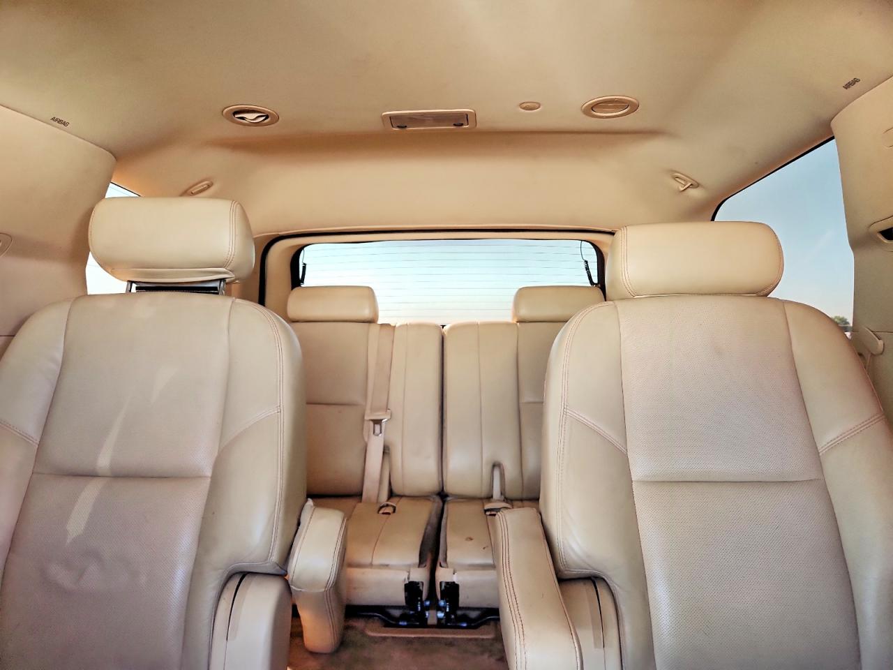 2008 Cadillac Escalade Luxury White vin: 1GYFK63868R244004