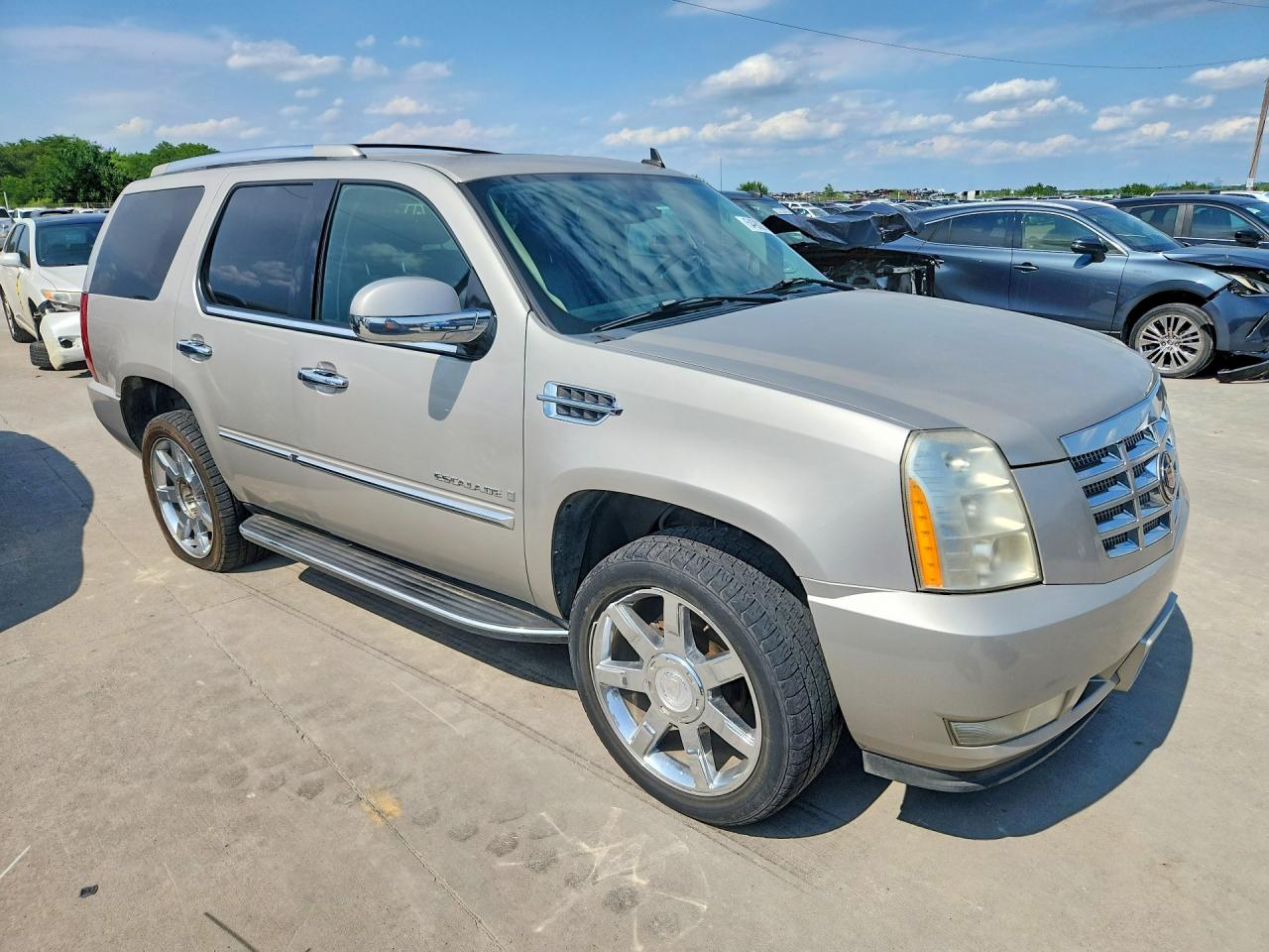 2007 Cadillac Escalade Luxury Cream vin: 1GYFK63877R307190