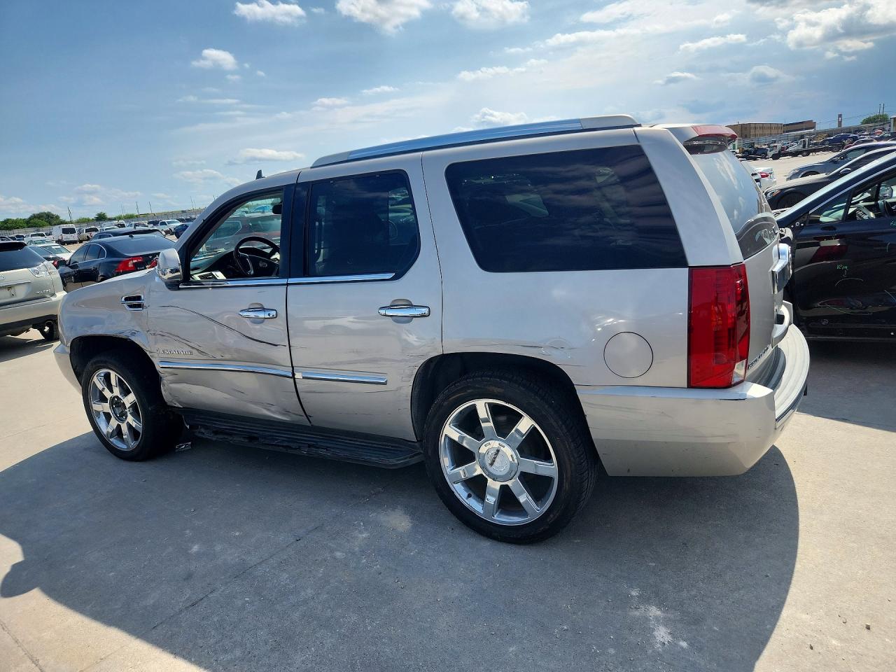 2007 Cadillac Escalade Luxury Cream vin: 1GYFK63877R307190