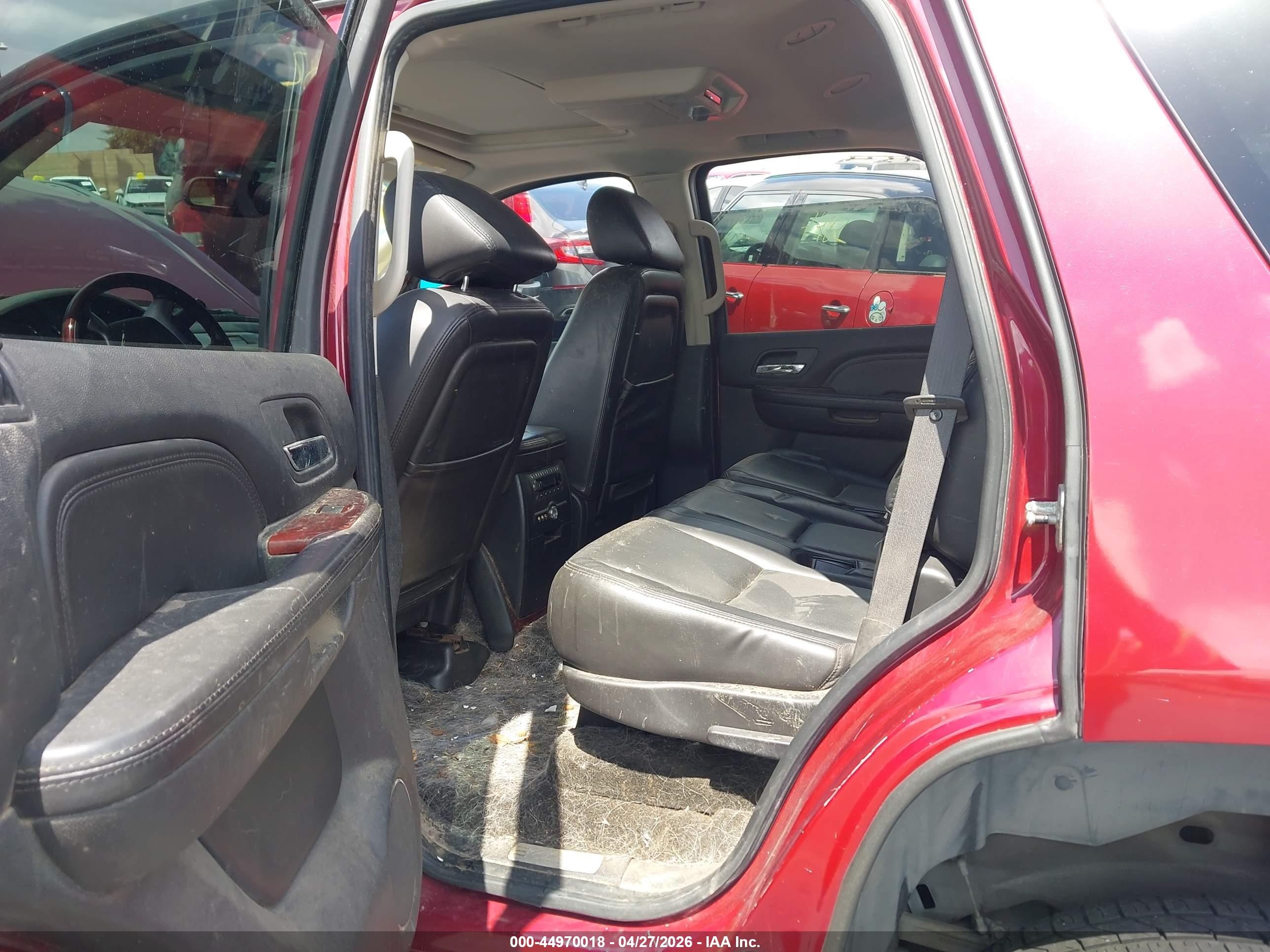 2007 Cadillac Escalade Standard Red vin: 1GYFK63877R328637