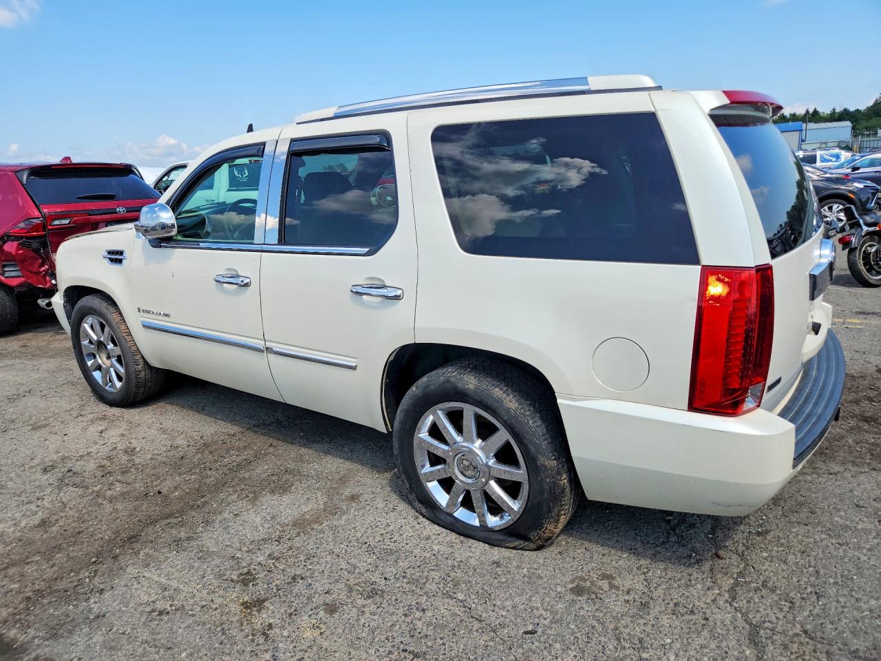 2007 Cadillac Escalade Luxury White vin: 1GYFK63877R355000