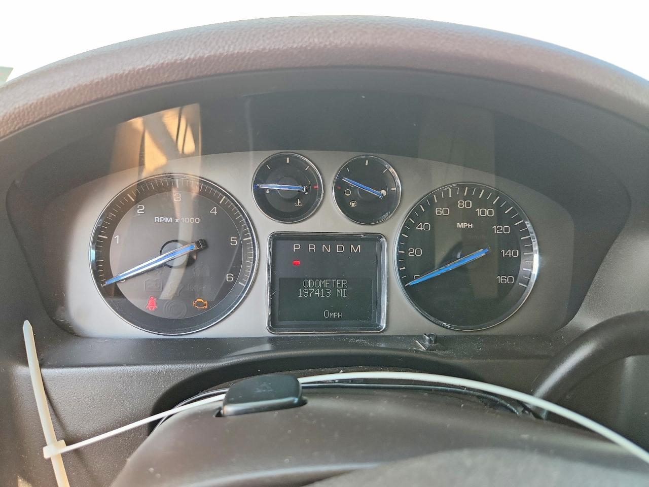 2007 Cadillac Escalade Luxury White vin: 1GYFK63877R355000