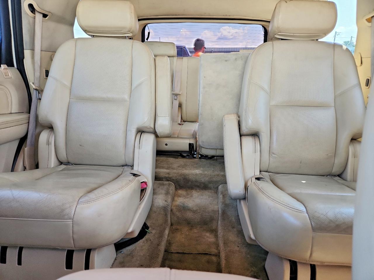 2007 Cadillac Escalade Luxury White vin: 1GYFK63877R355000